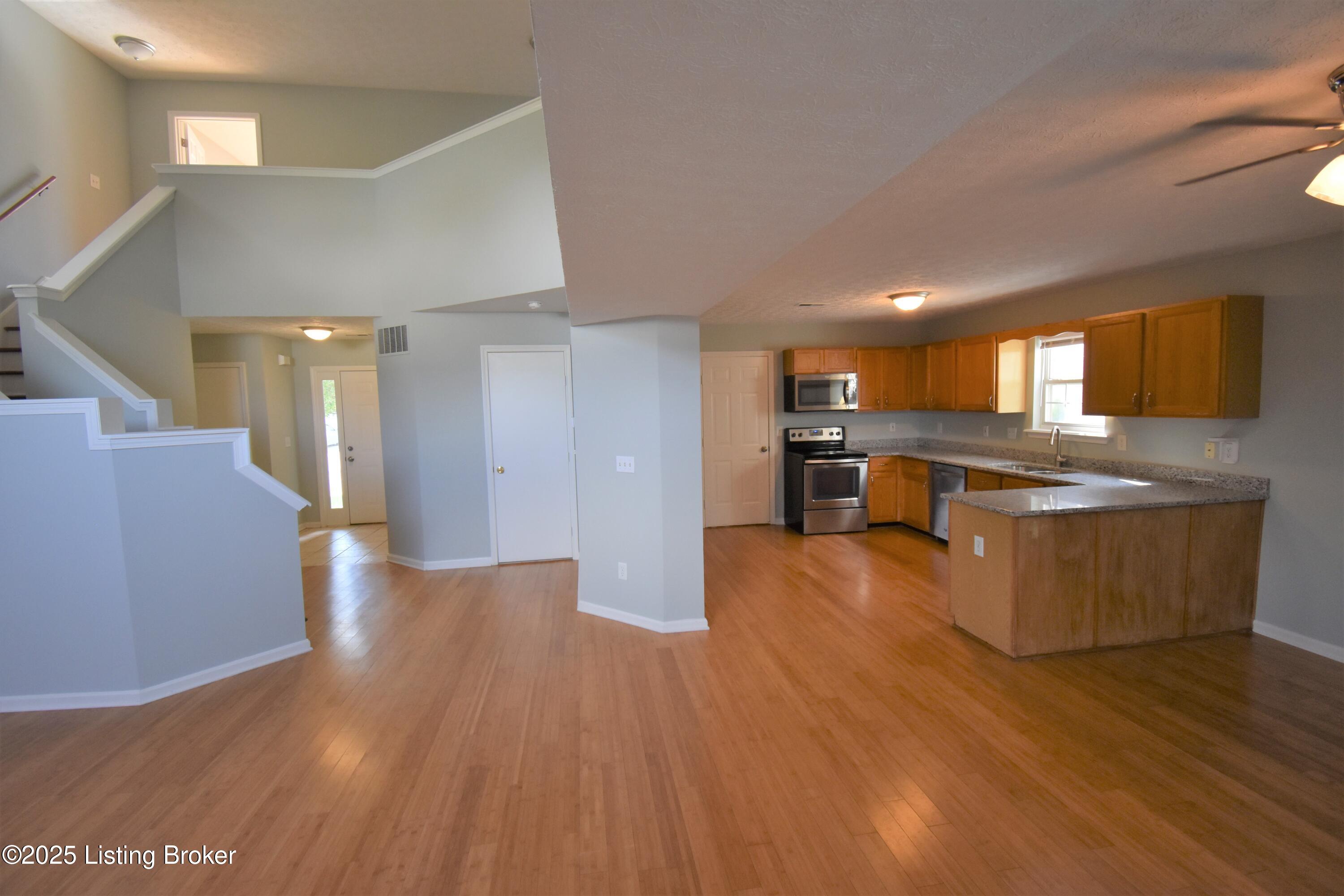 3921 Pinoak View Ct