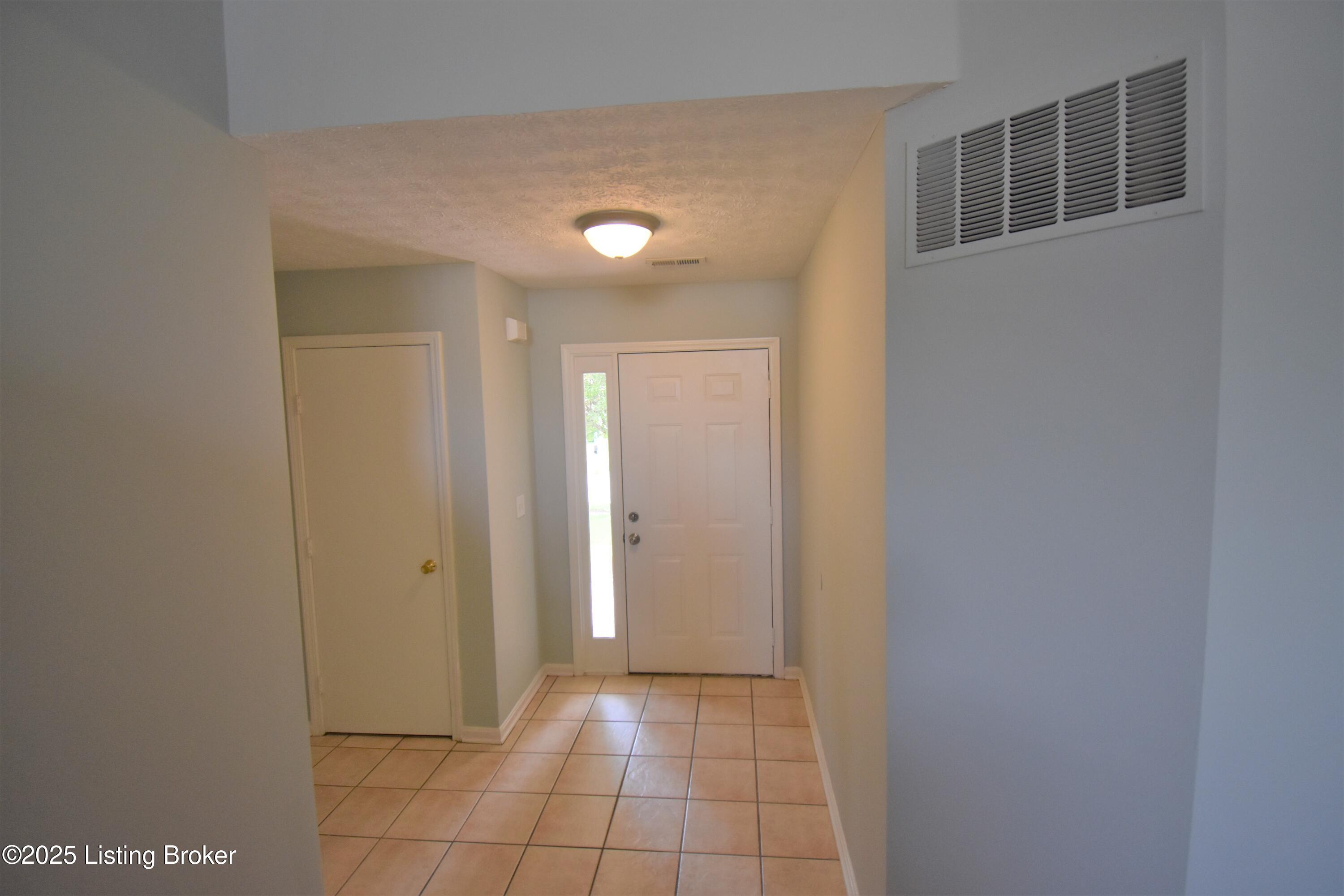 3921 Pinoak View Ct