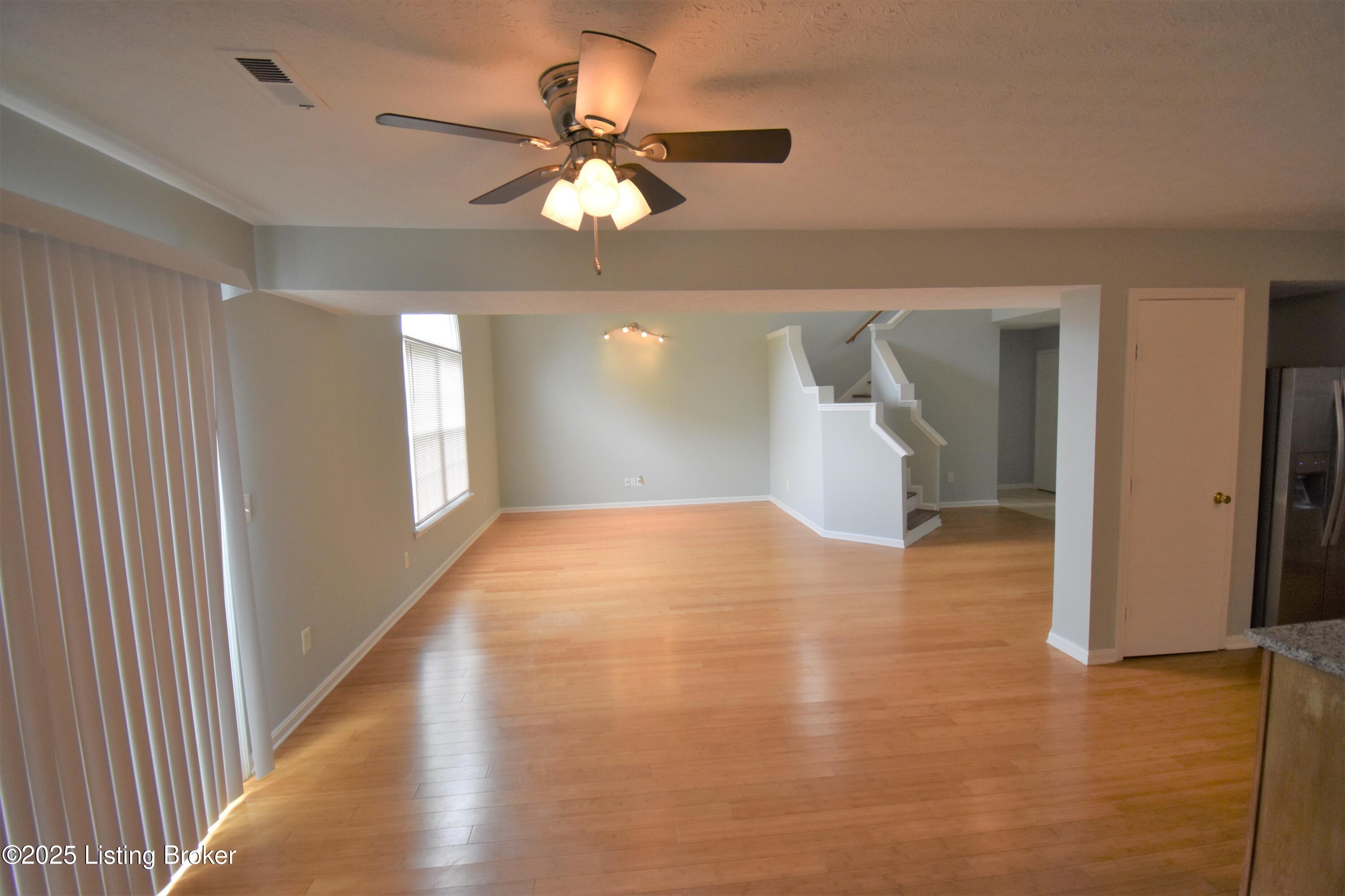 3921 Pinoak View Ct