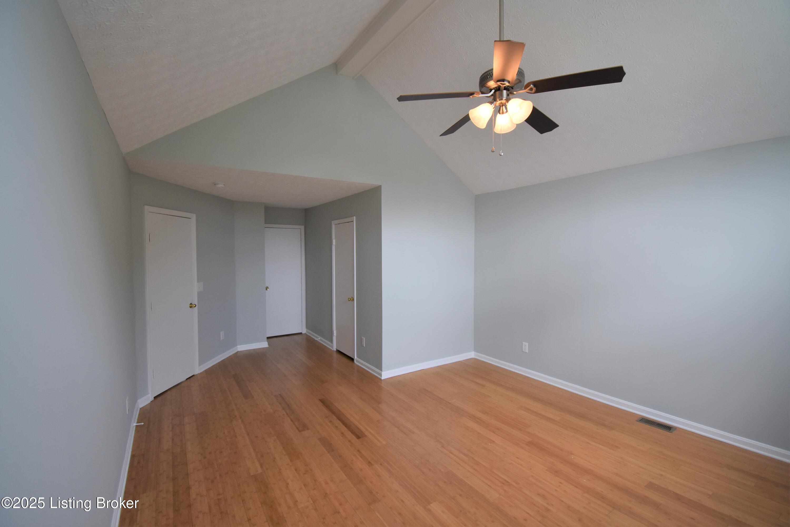 3921 Pinoak View Ct
