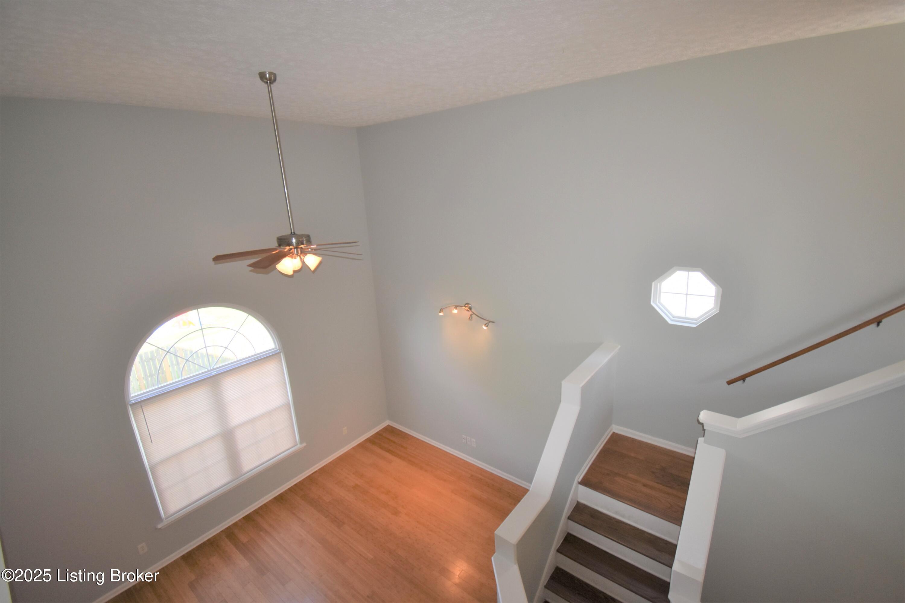 3921 Pinoak View Ct