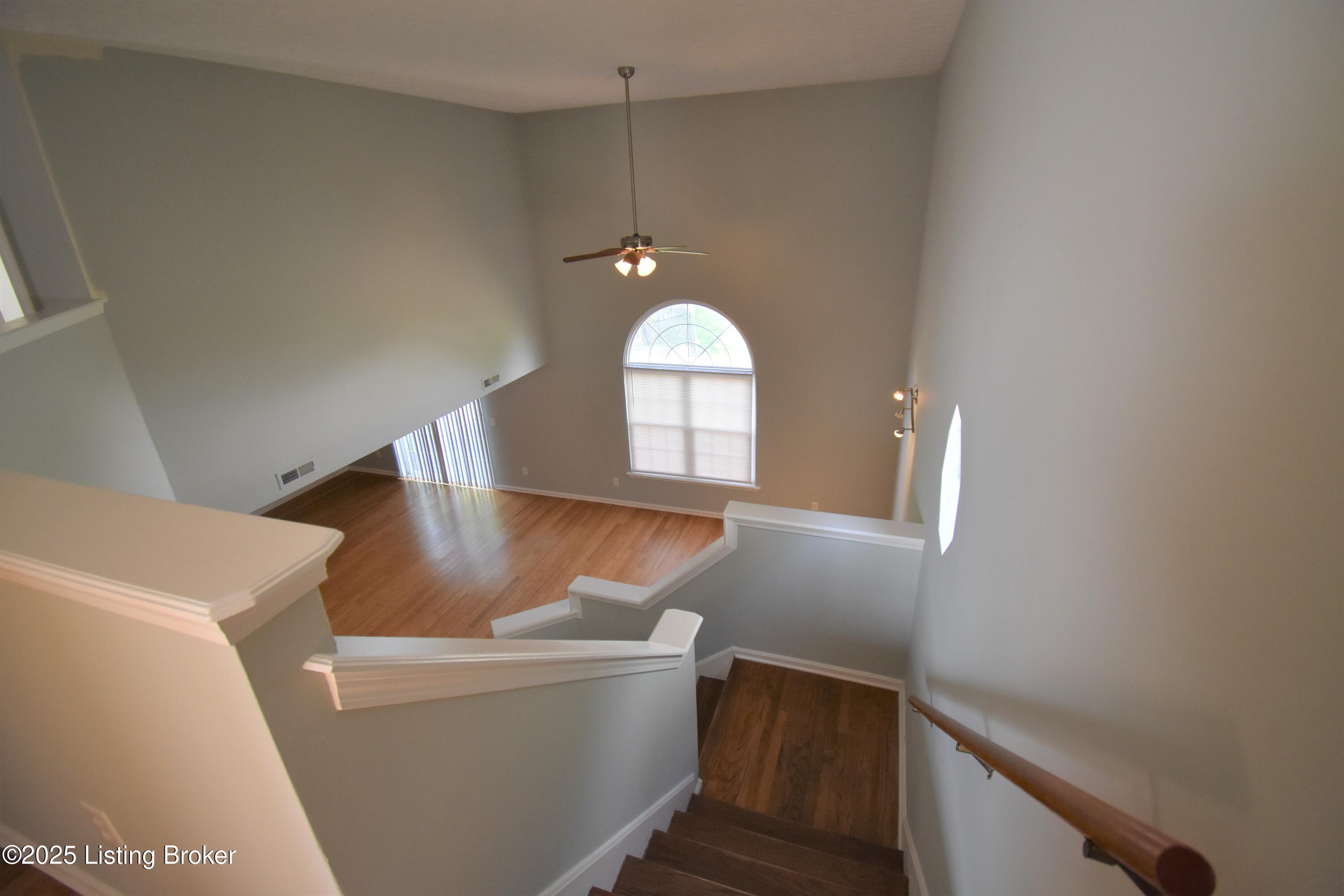 3921 Pinoak View Ct