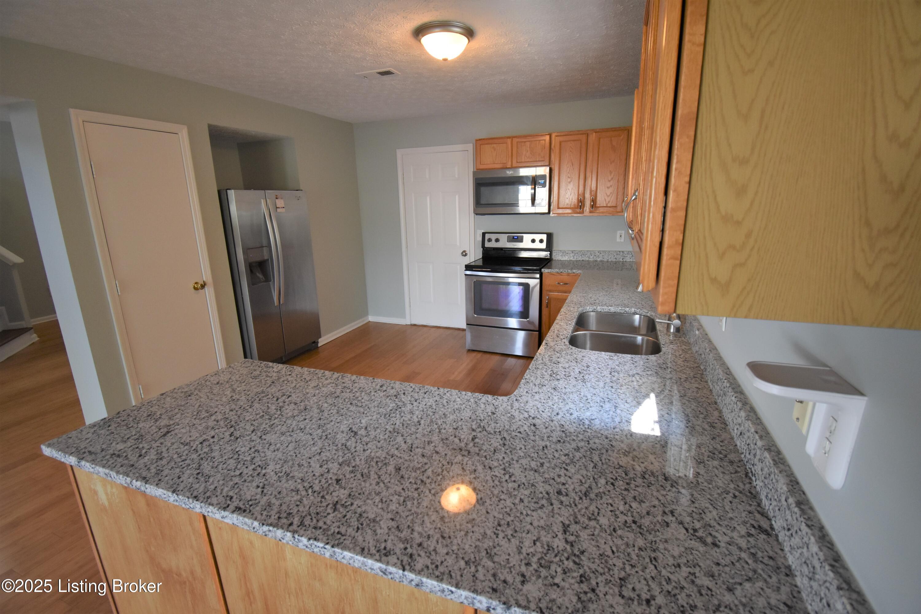 3921 Pinoak View Ct