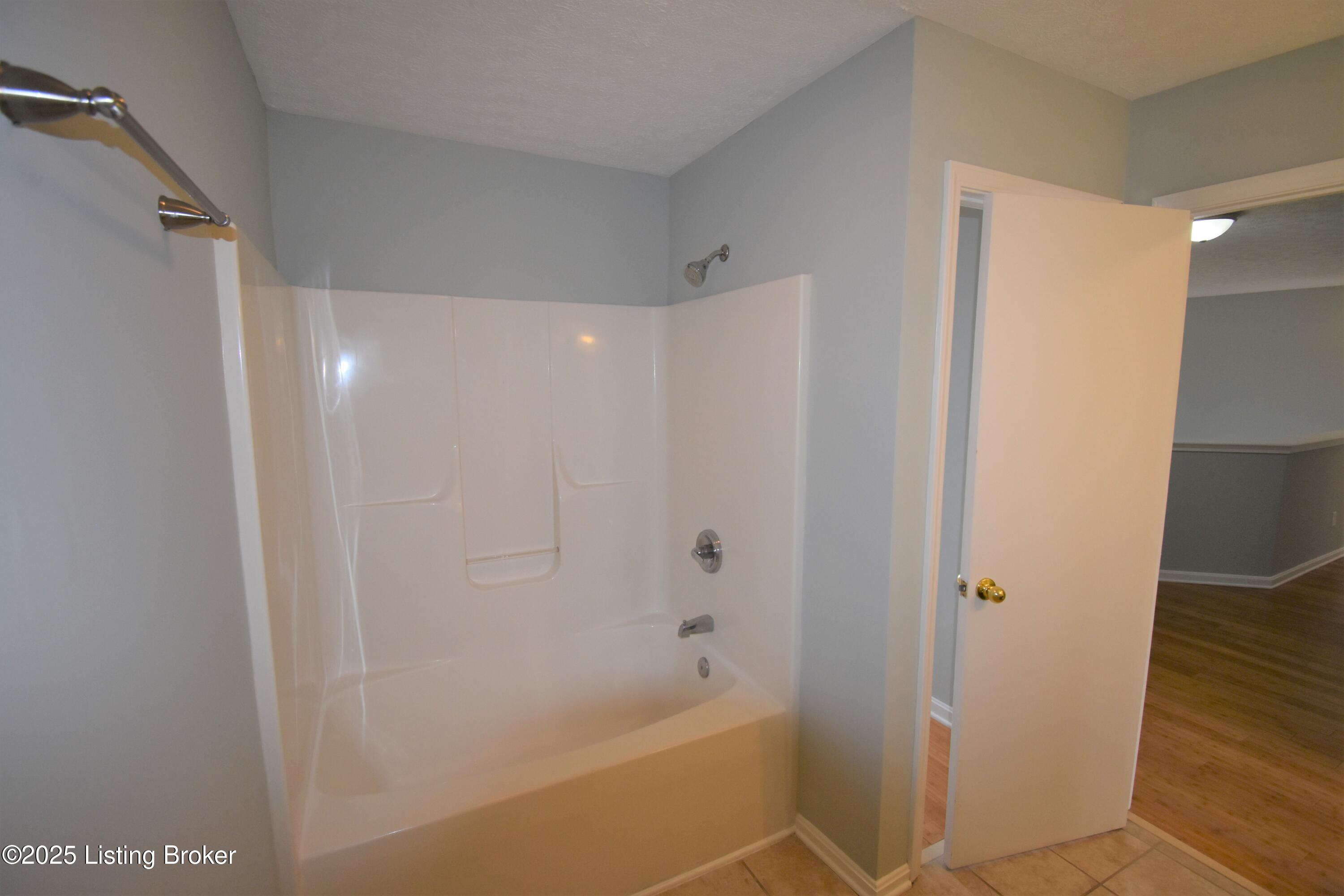 3921 Pinoak View Ct