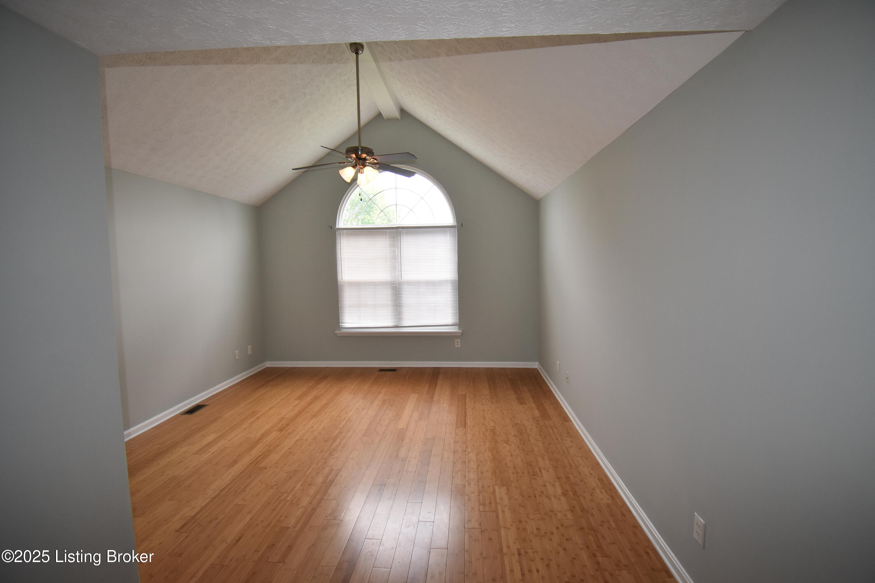 3921 Pinoak View Ct