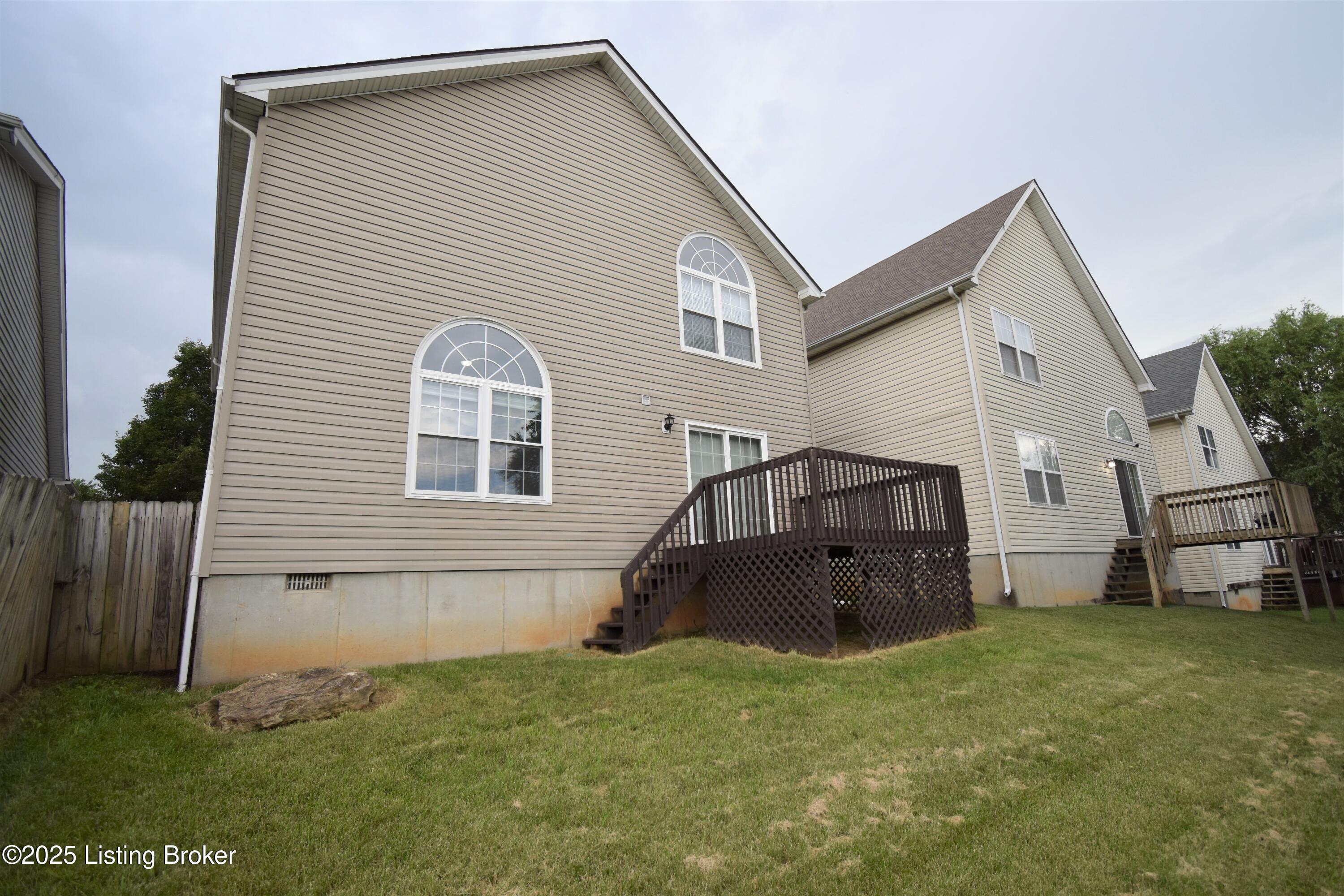 3921 Pinoak View Ct