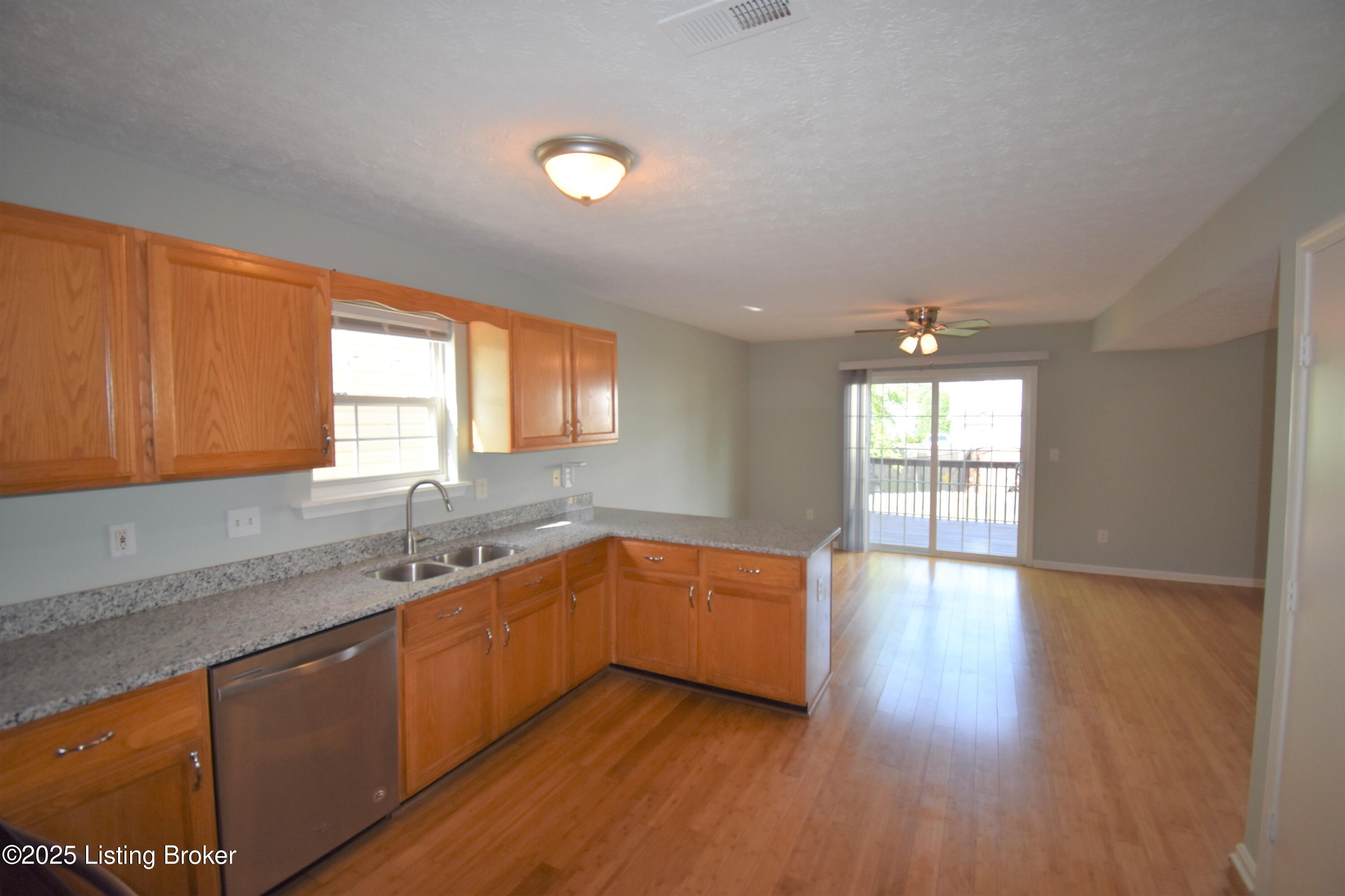 3921 Pinoak View Ct
