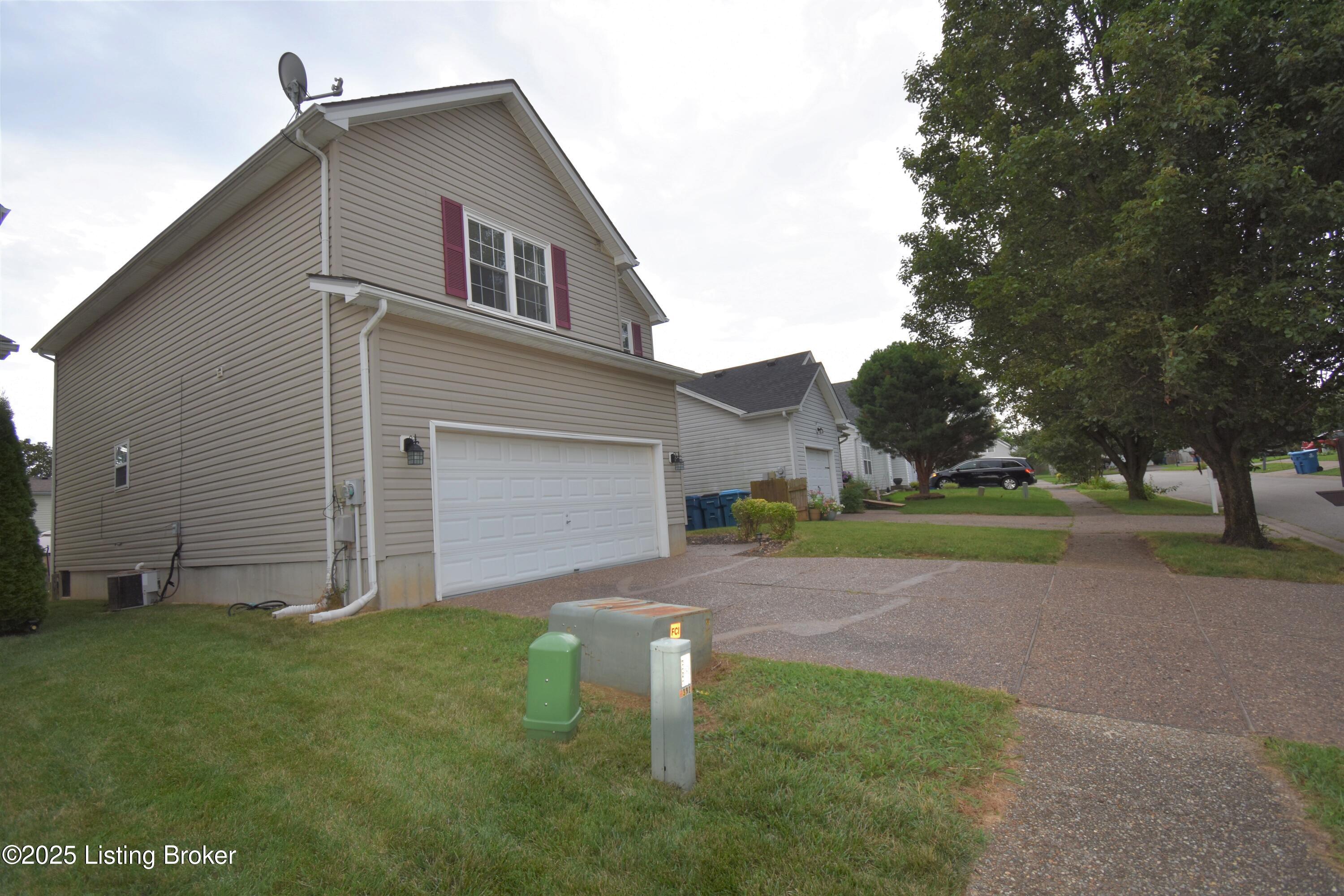 3921 Pinoak View Ct