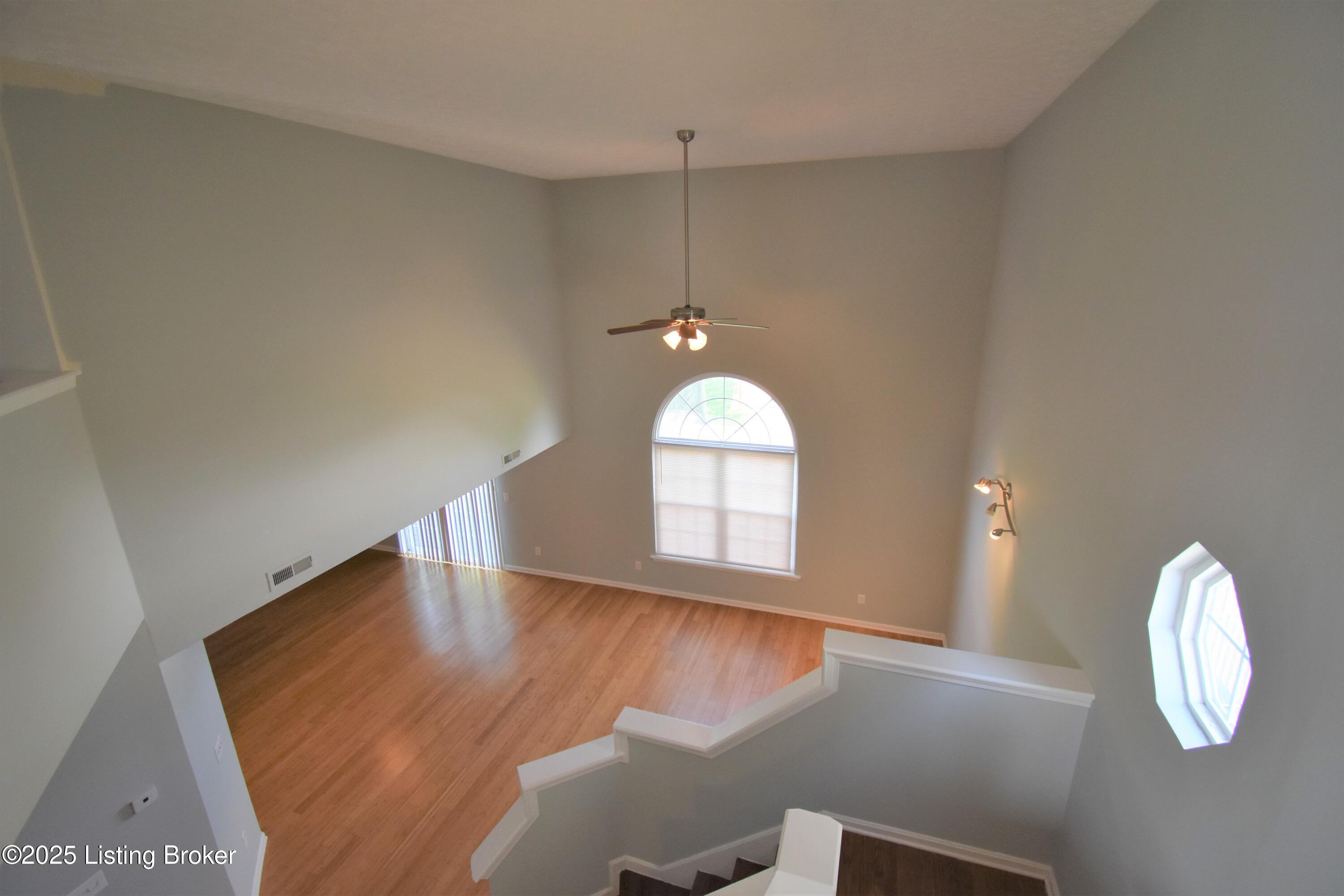 3921 Pinoak View Ct