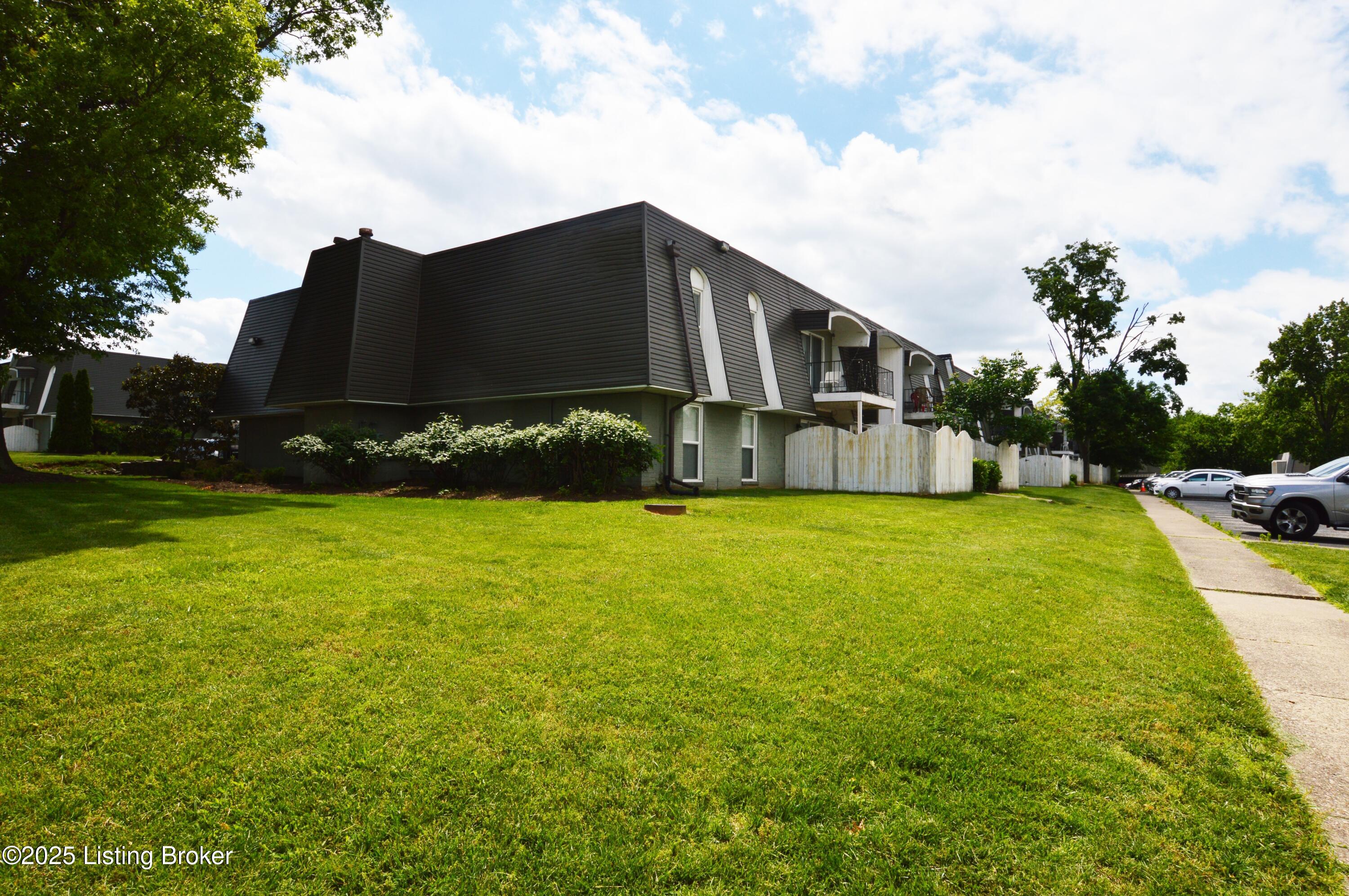 1116 La Fontenay Ct