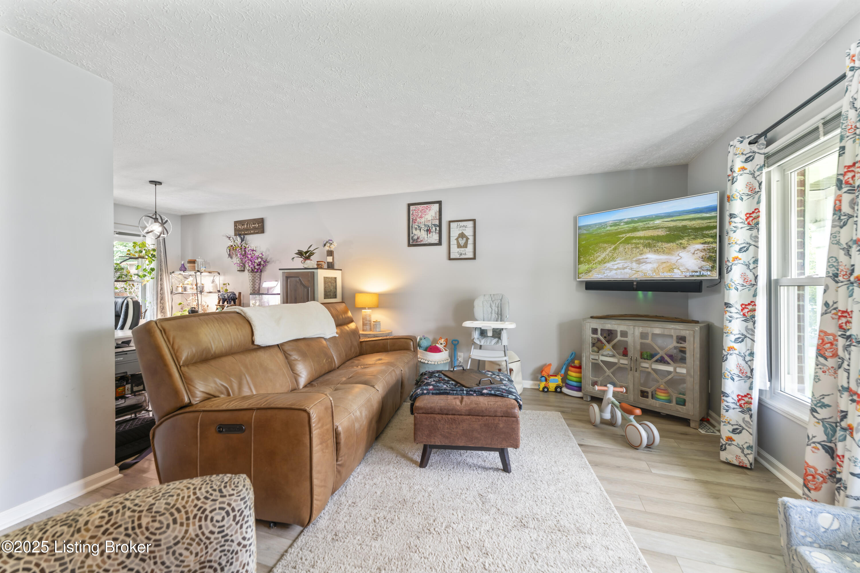 1013 King Arthur Ln