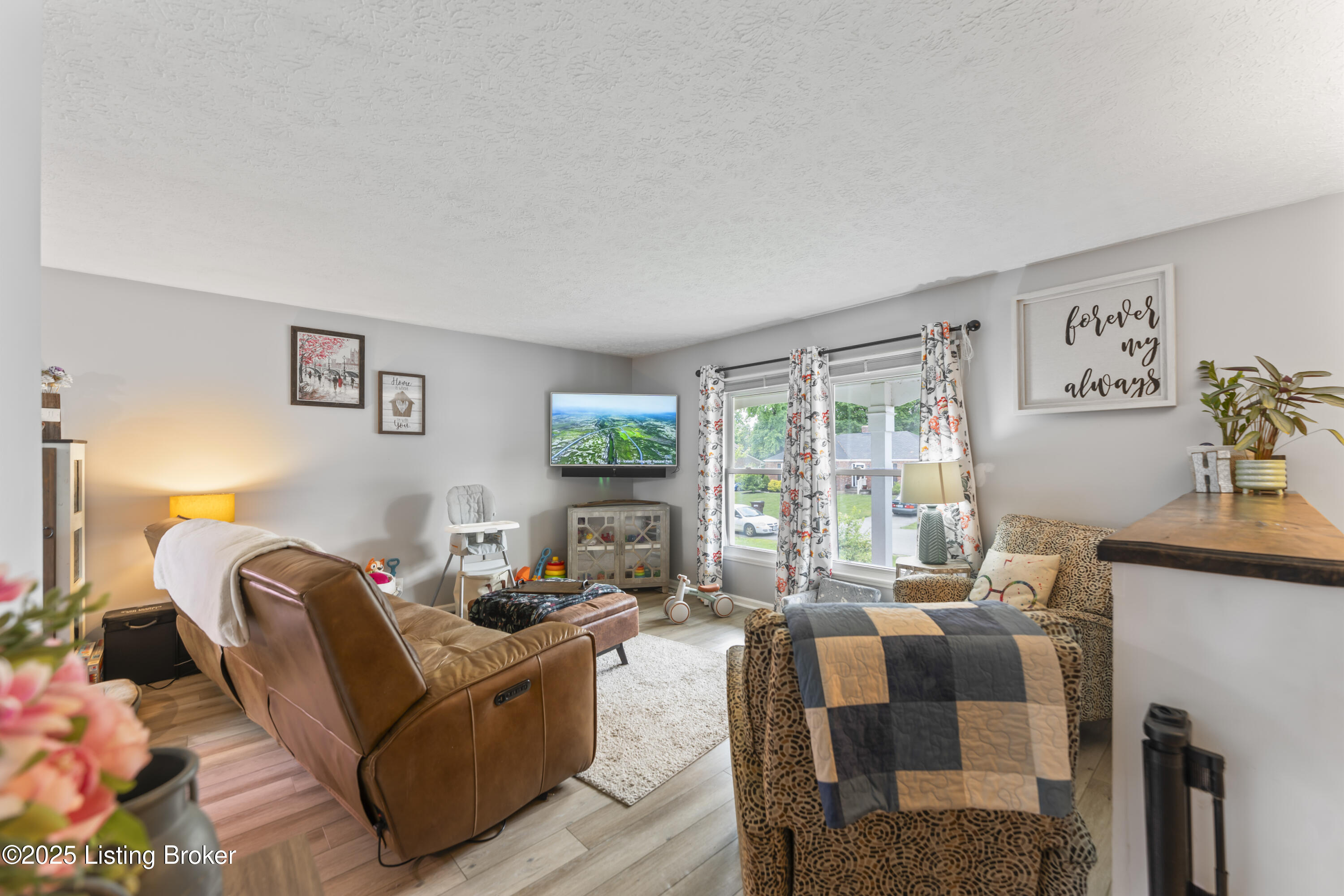 1013 King Arthur Ln