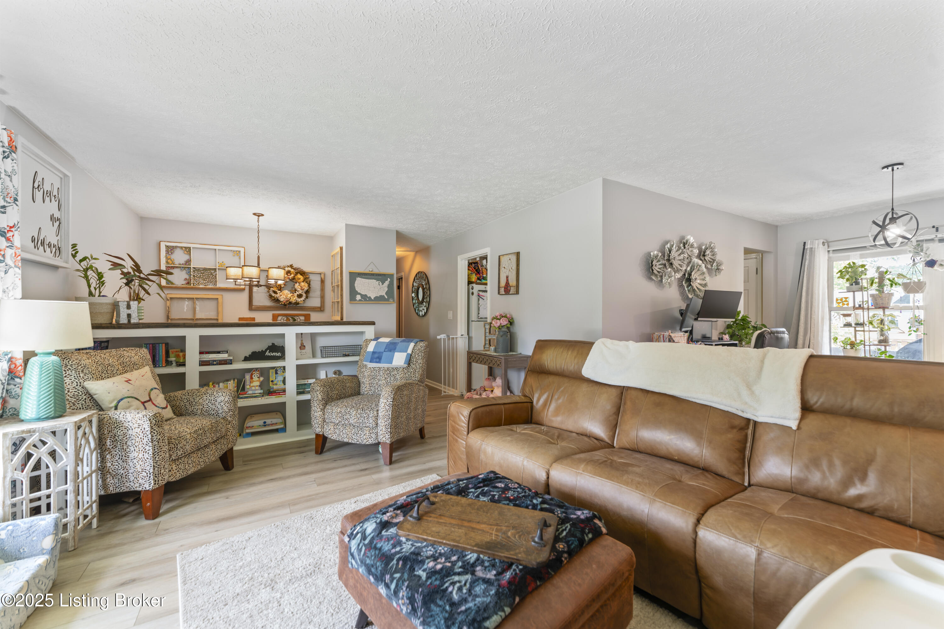 1013 King Arthur Ln