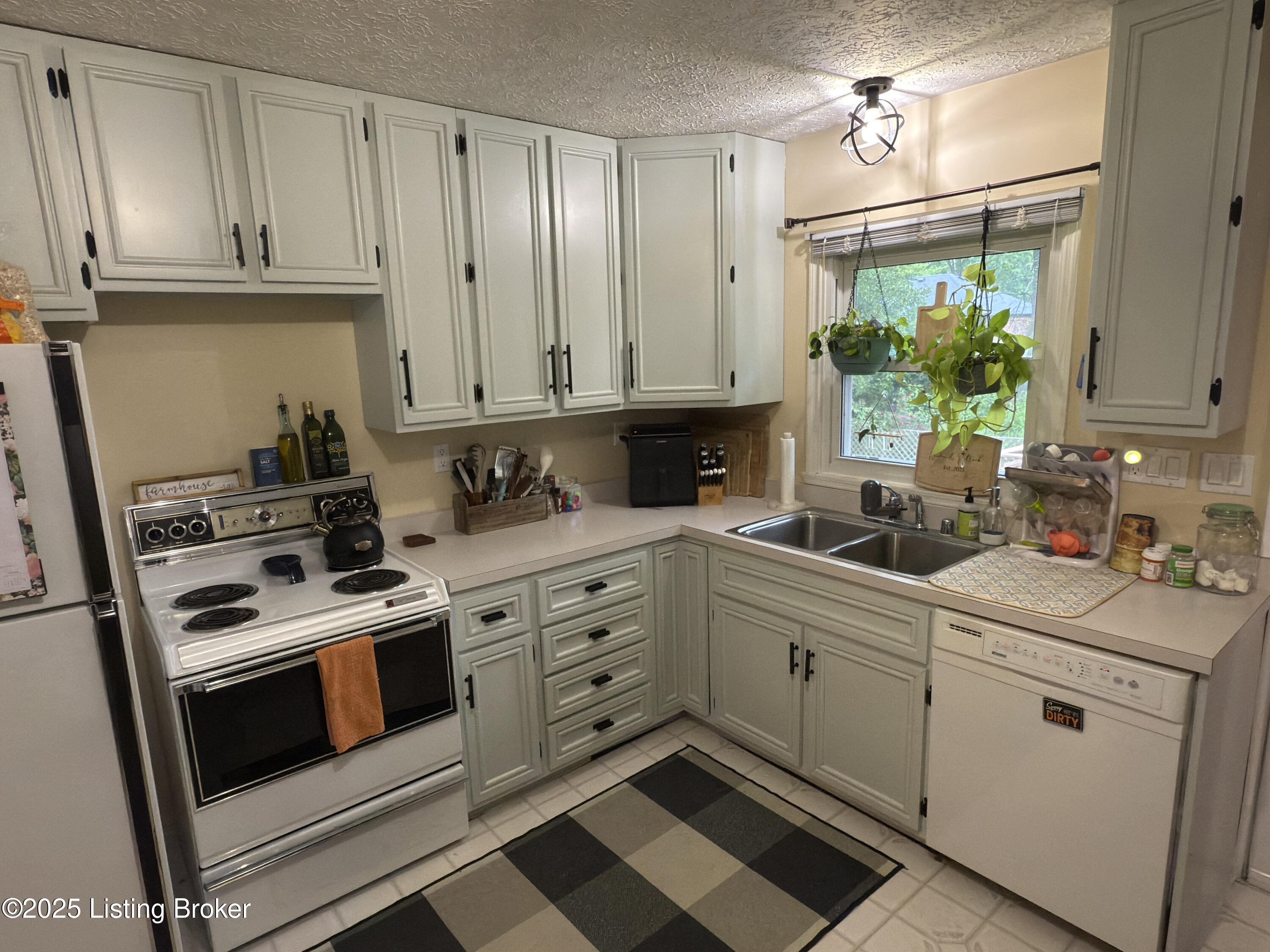 1013 King Arthur Ln