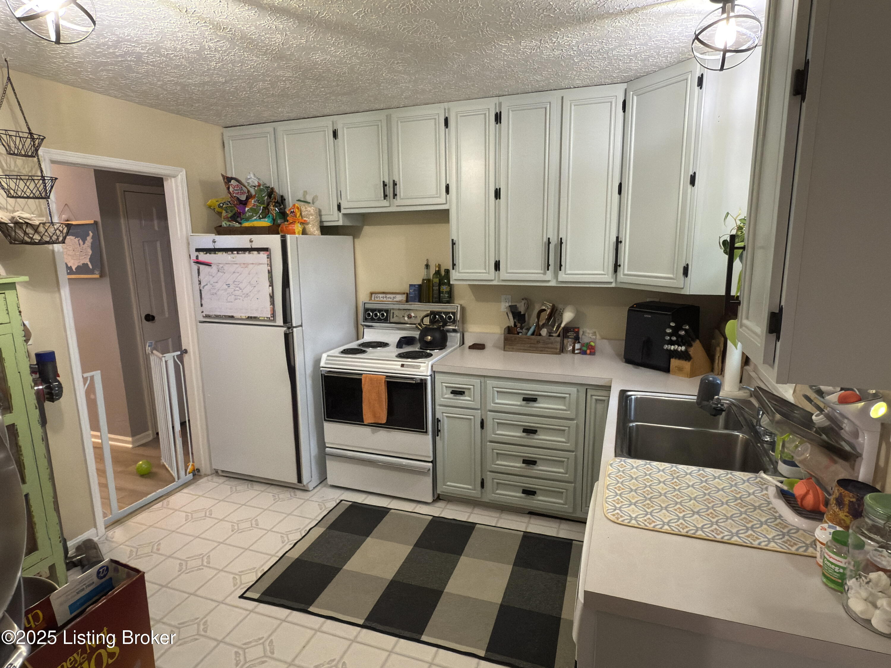 1013 King Arthur Ln
