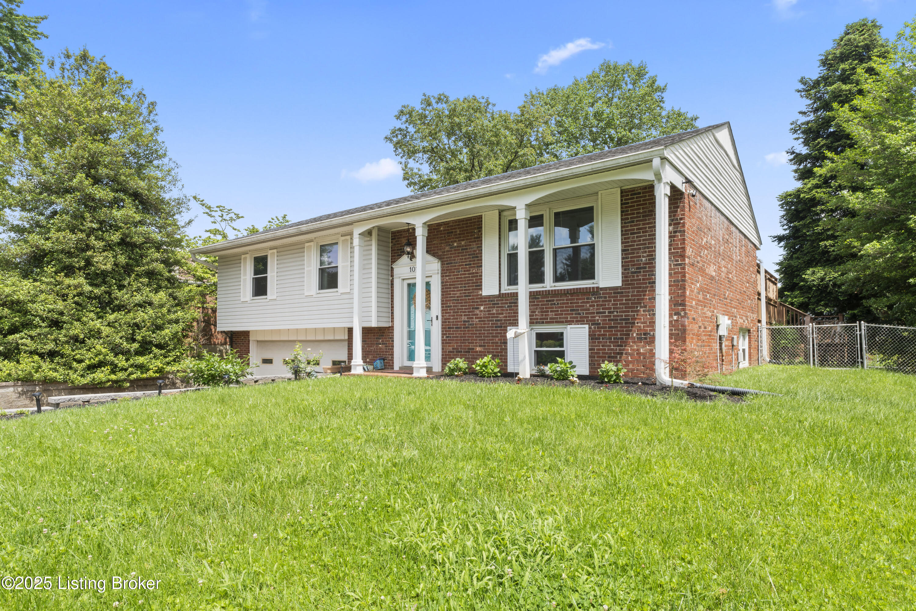 1013 King Arthur Ln