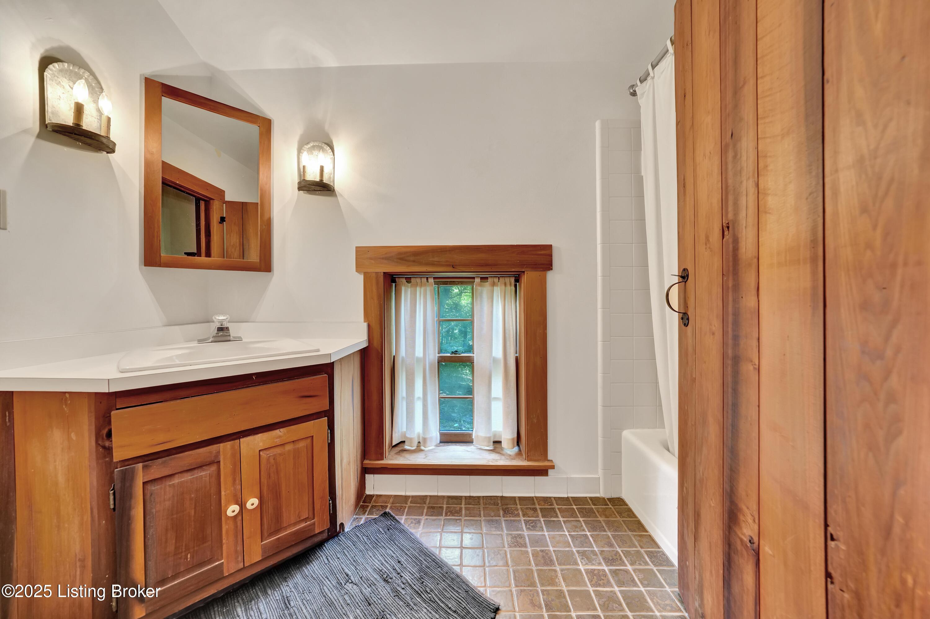 6711 Echo Trail