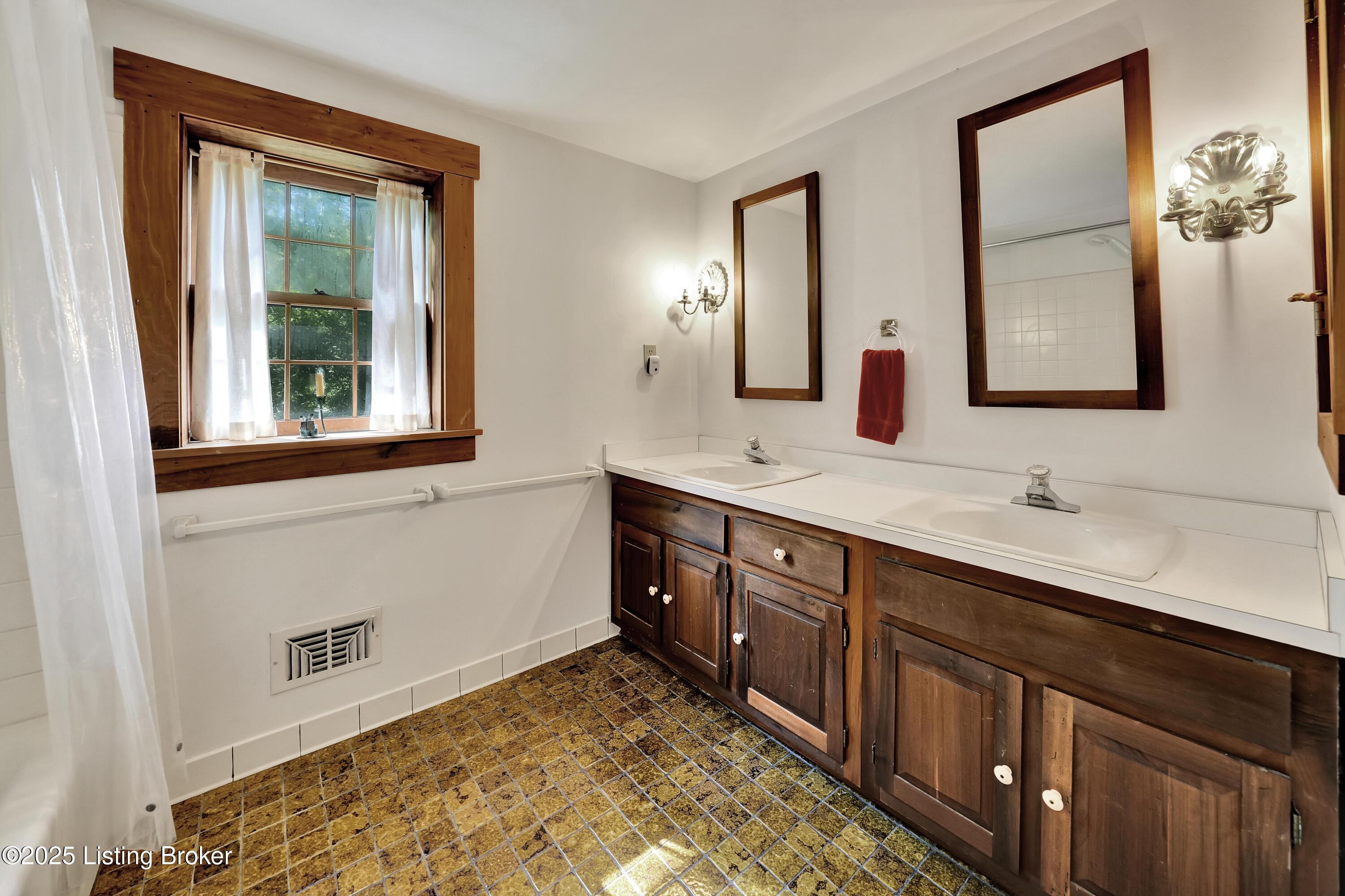 6711 Echo Trail