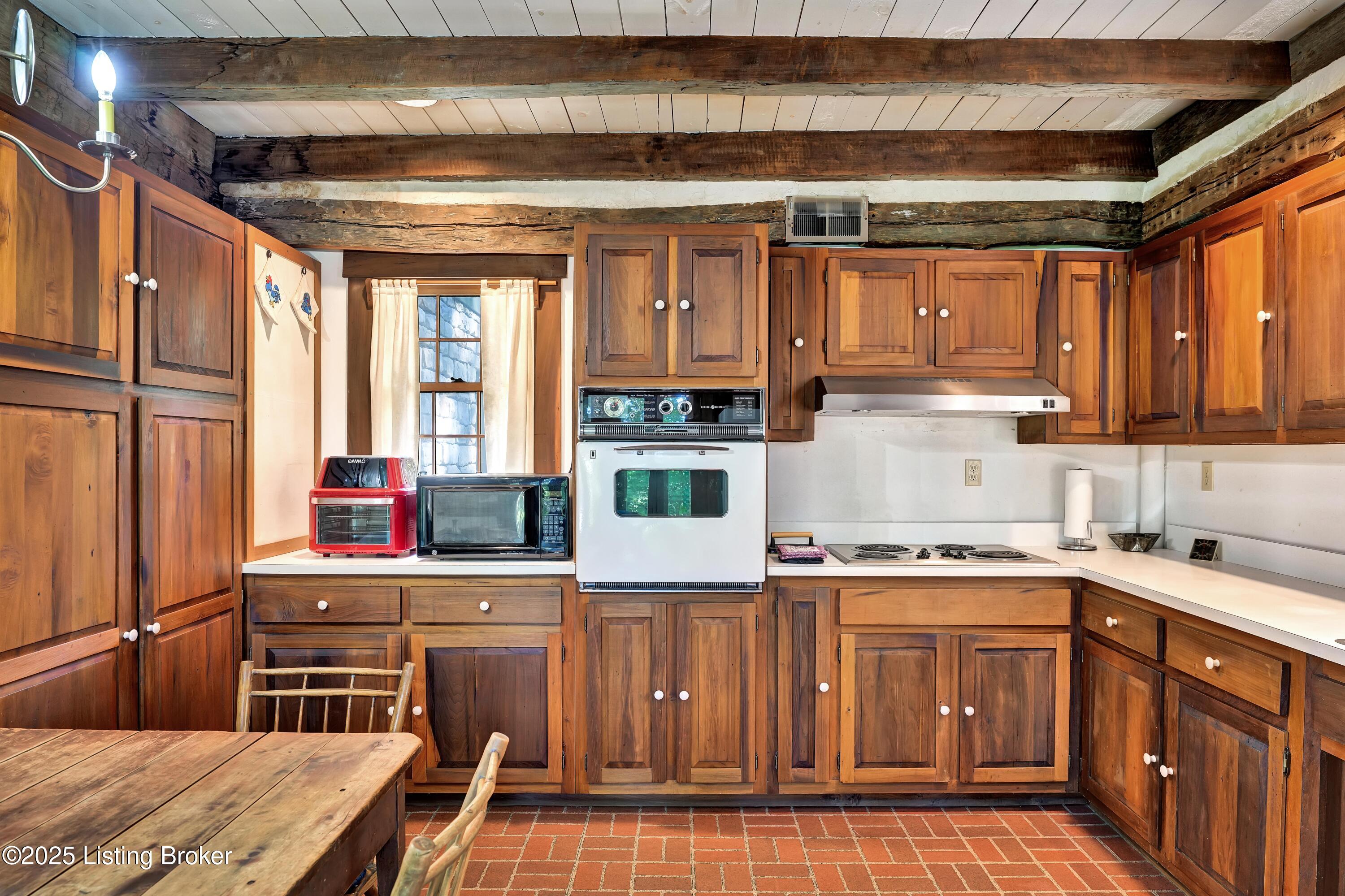6711 Echo Trail