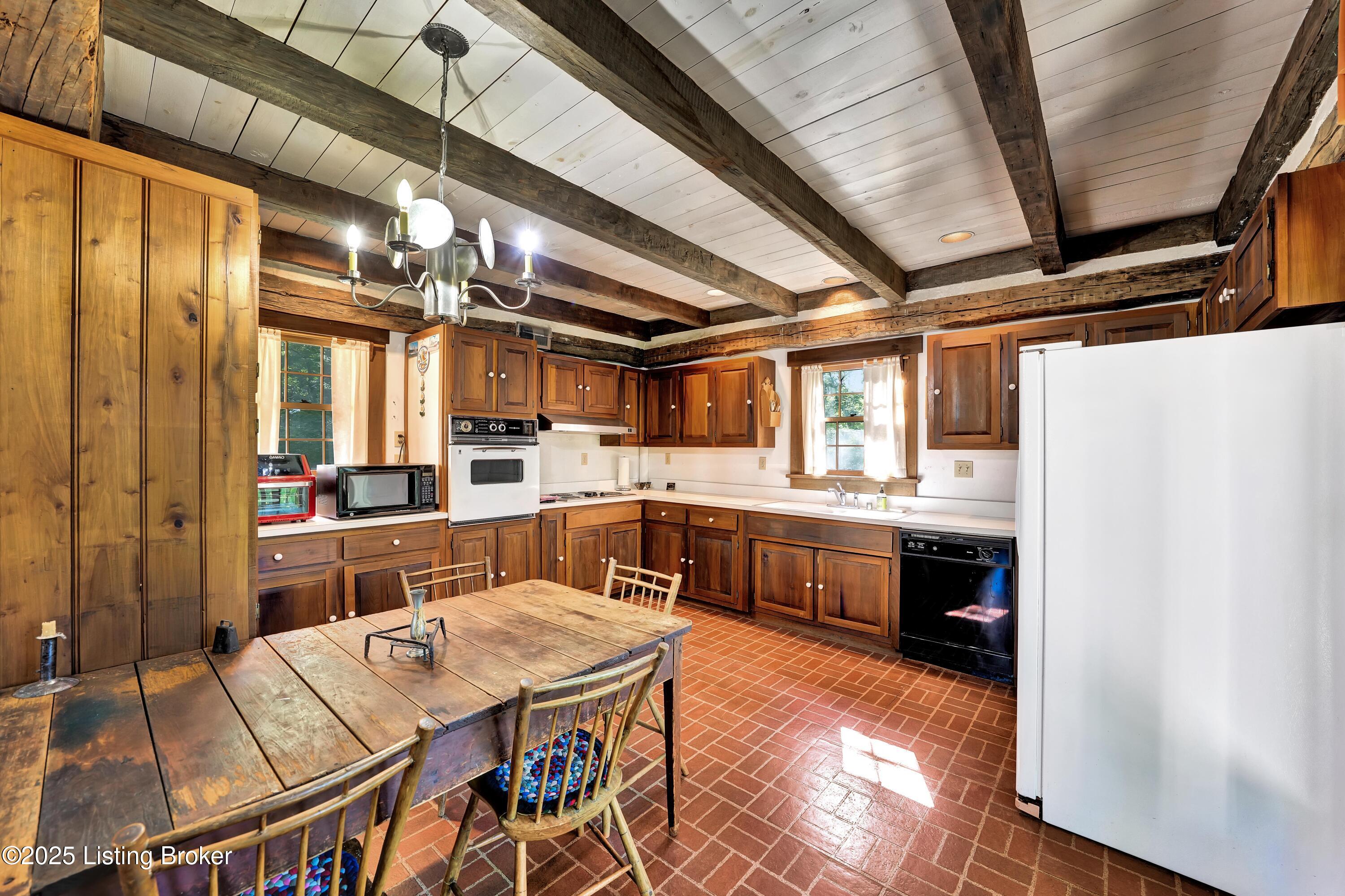 6711 Echo Trail