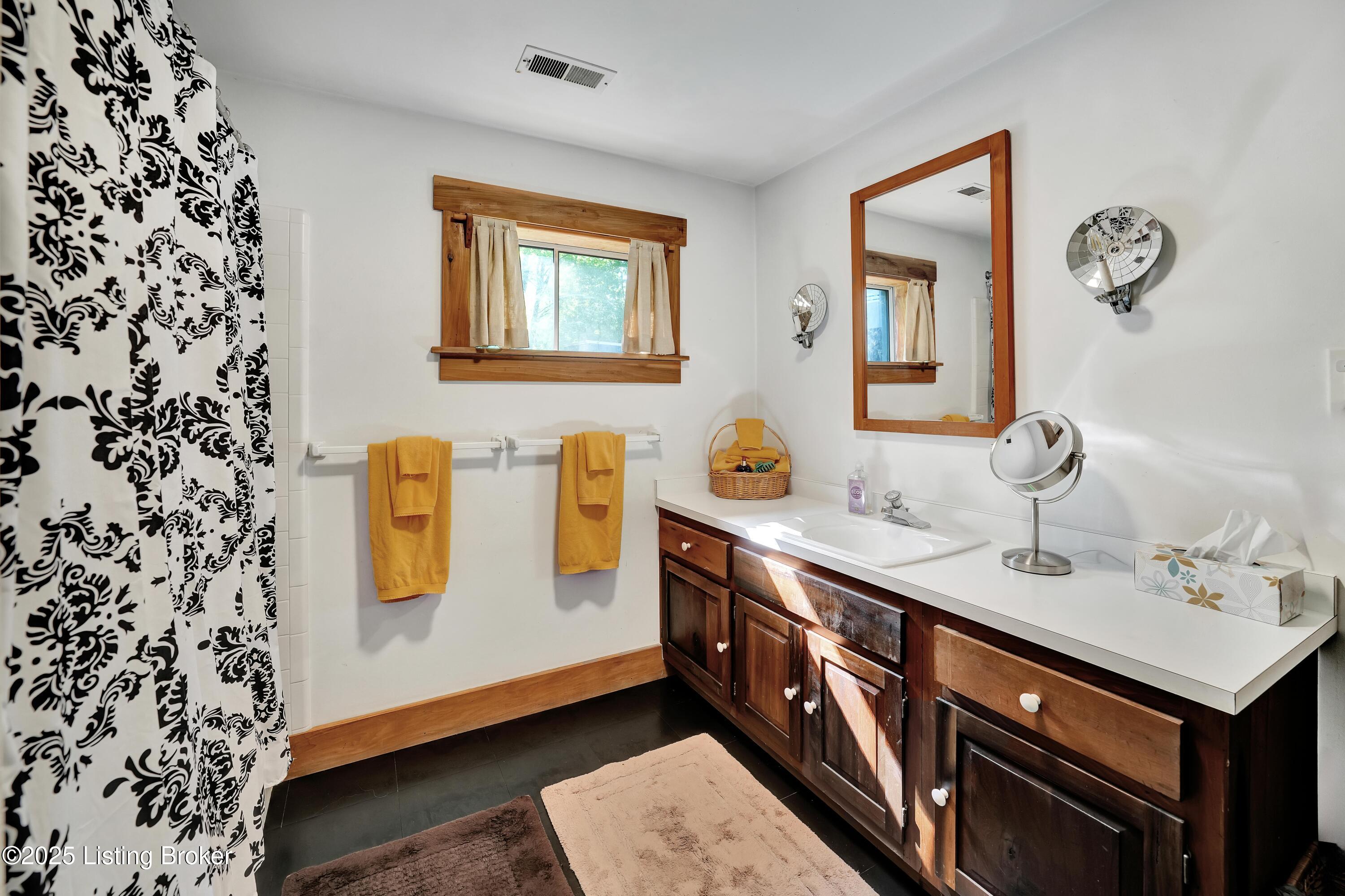 6711 Echo Trail