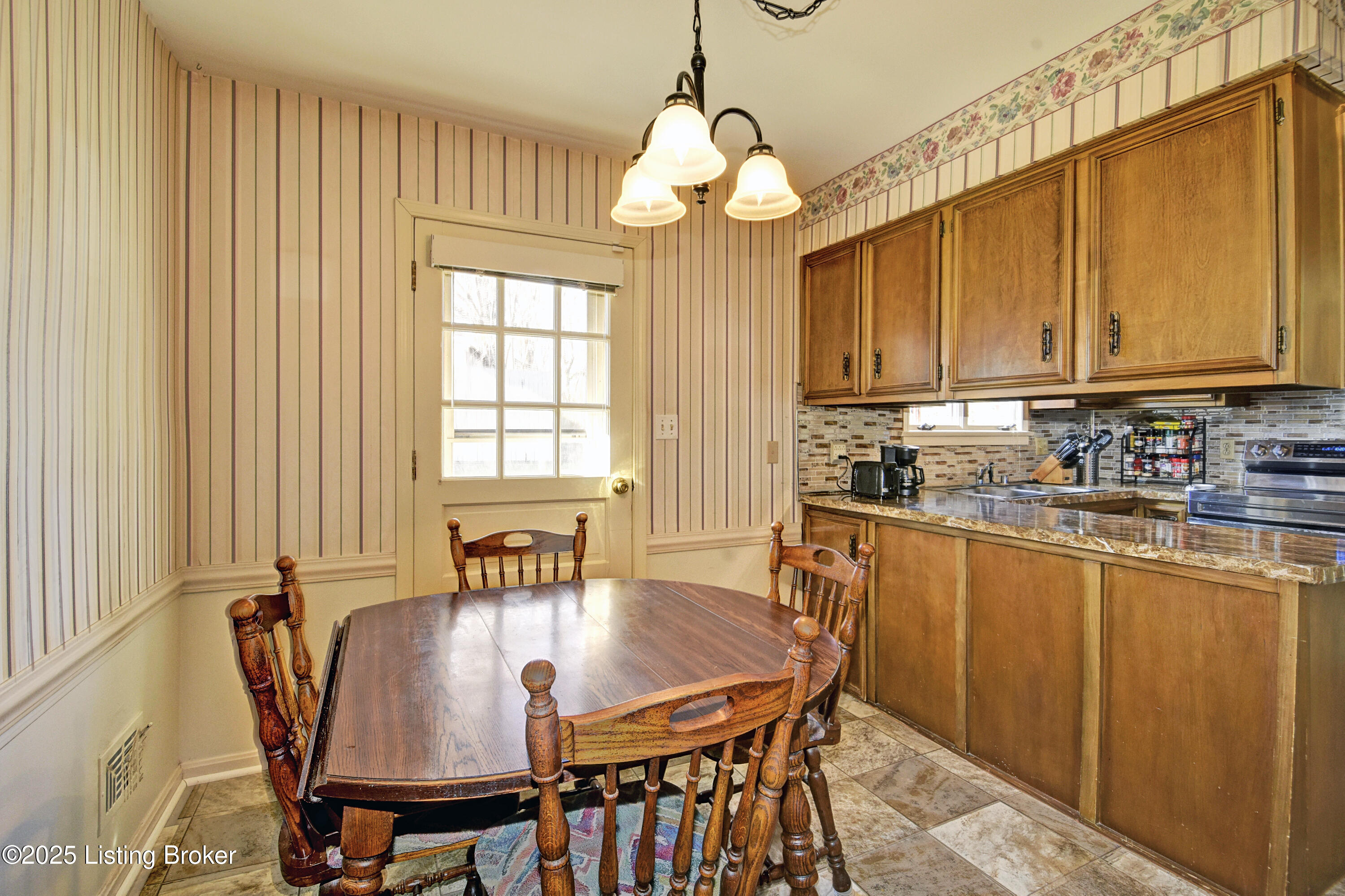 5509 Hidden Rd