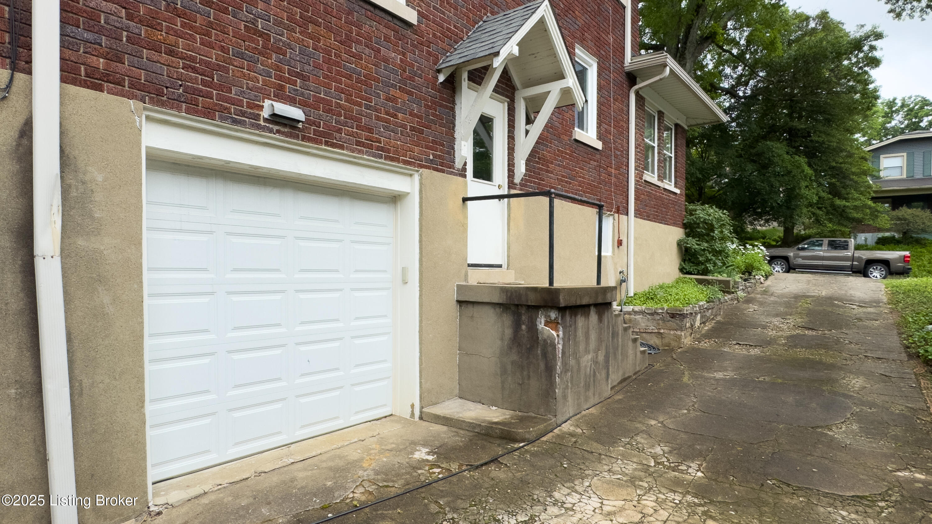 1859 Yale Dr