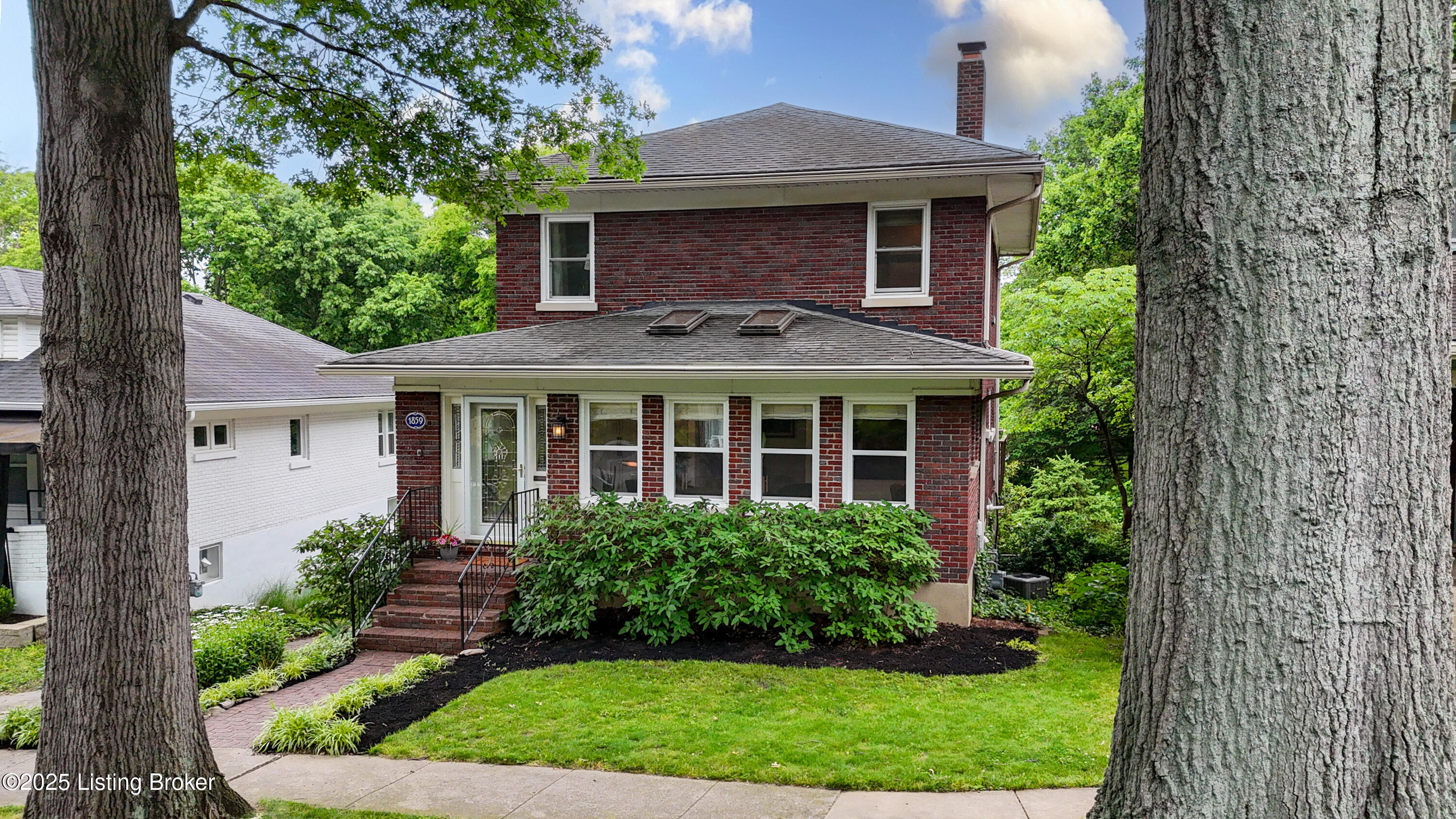 1859 Yale Dr
