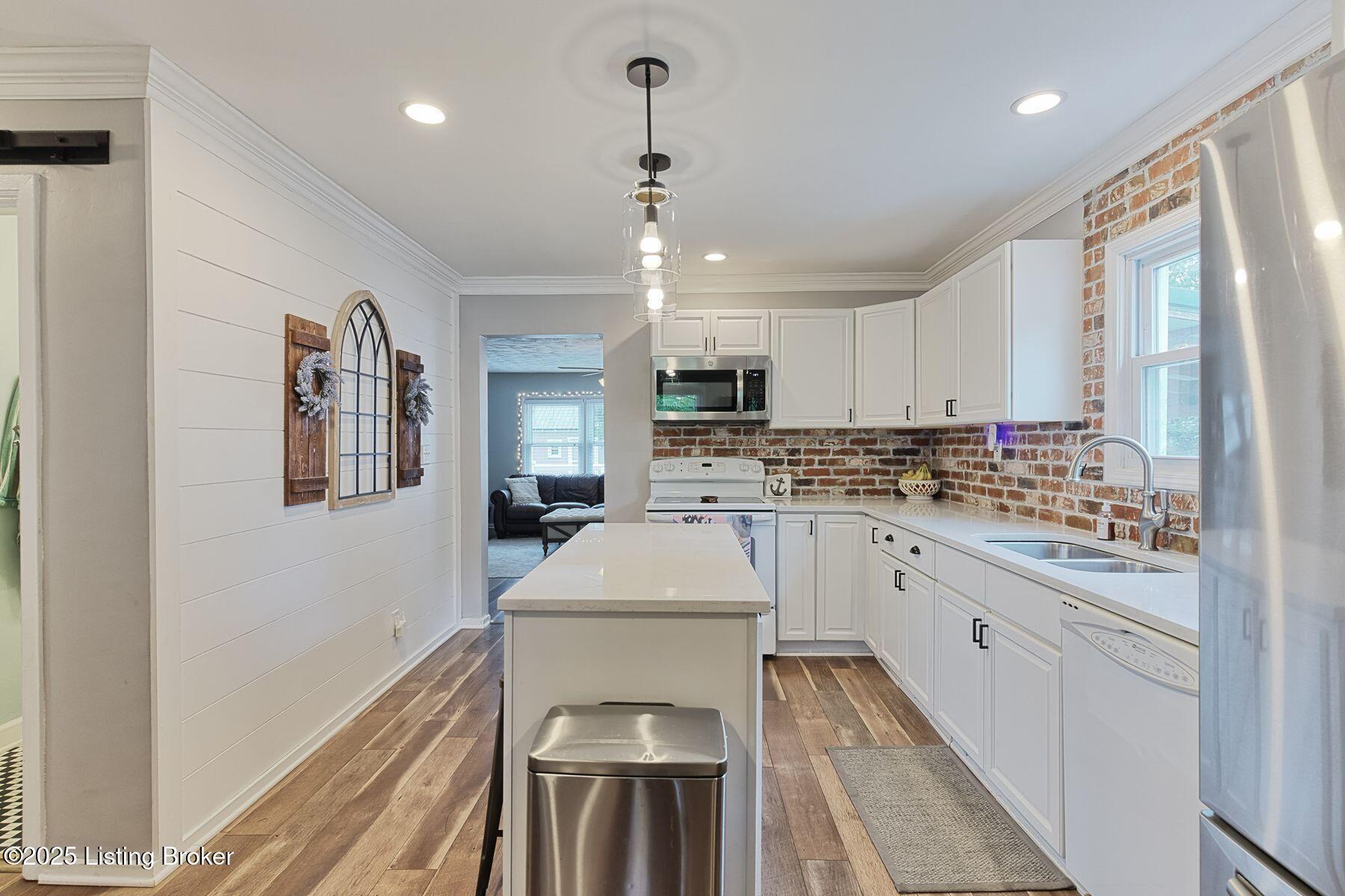 631 Marquette Dr