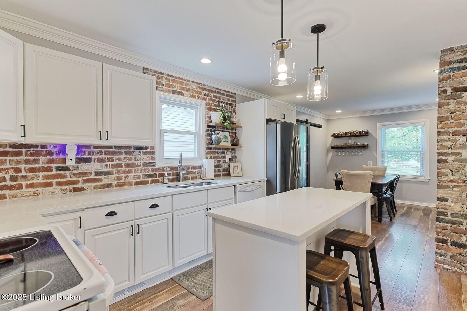 631 Marquette Dr