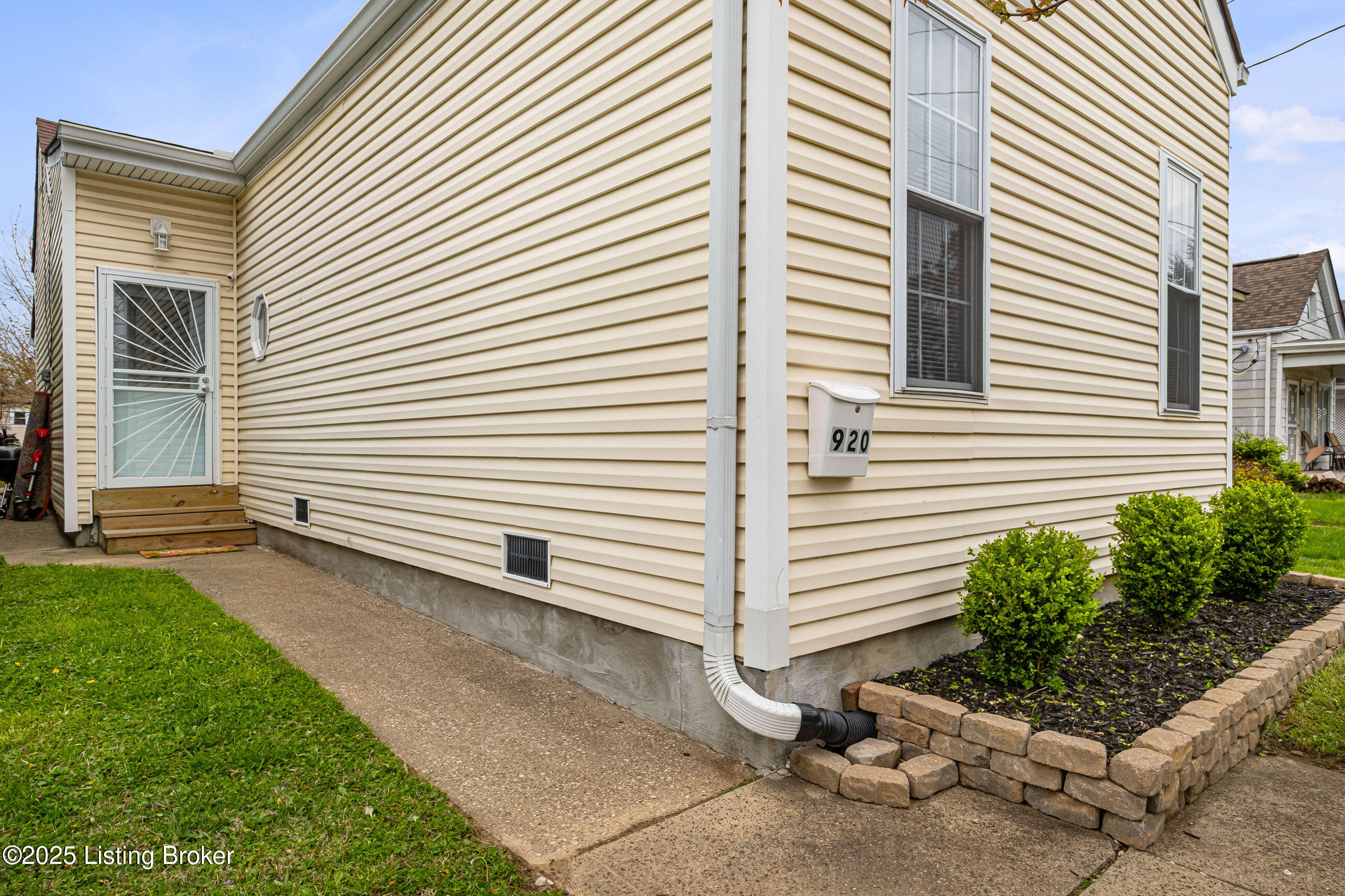 920 Lydia St