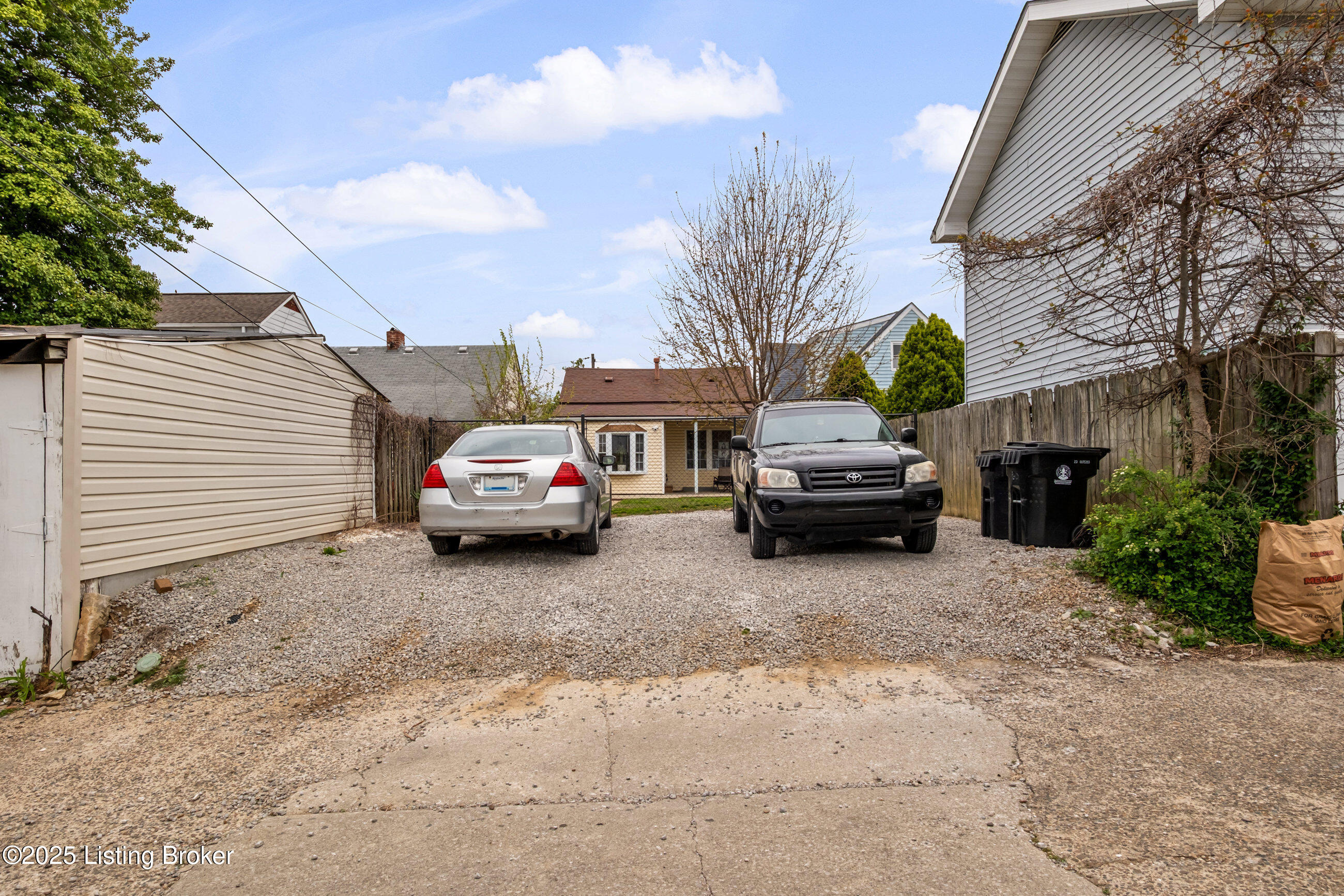 920 Lydia St