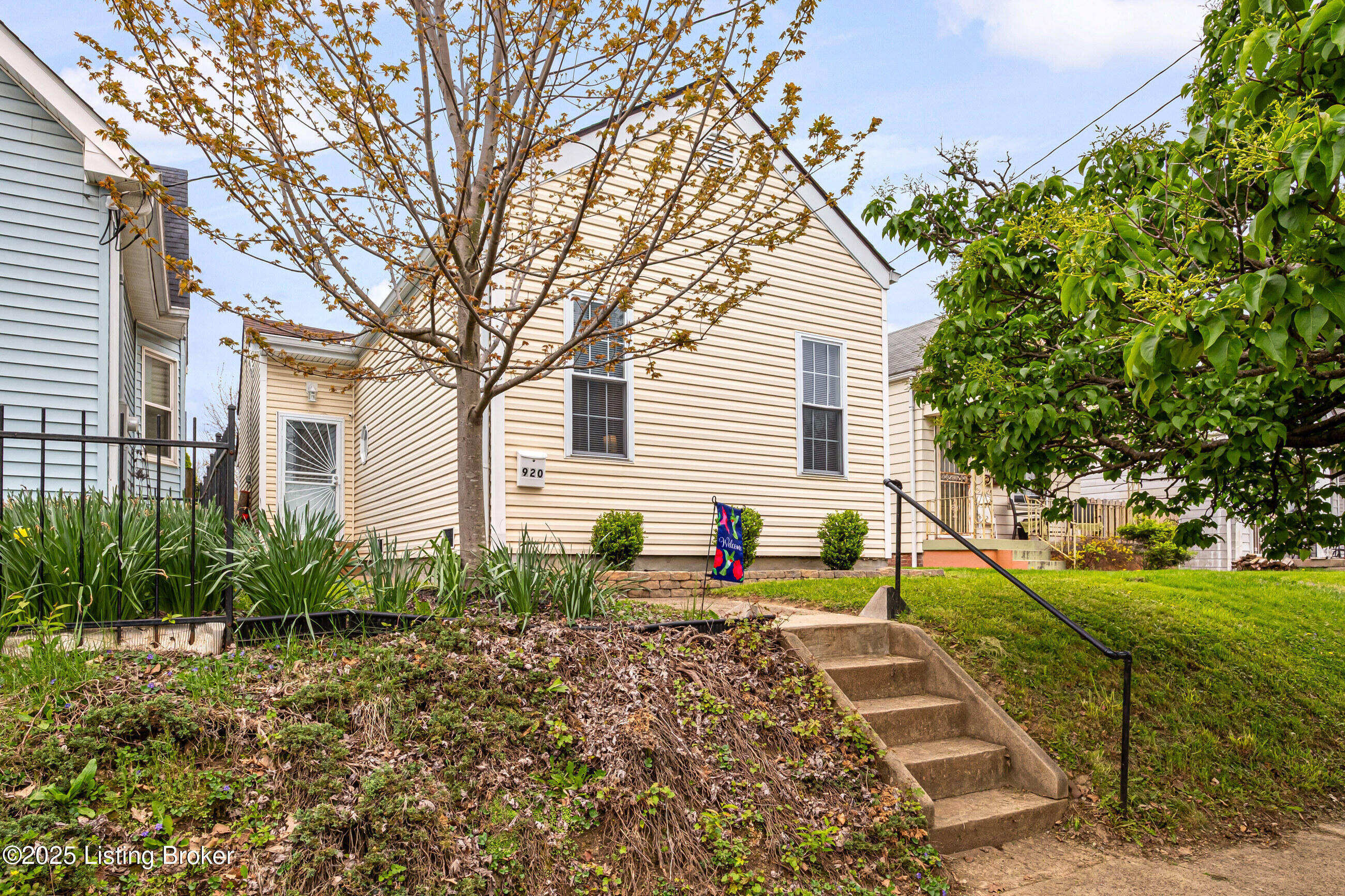 920 Lydia St