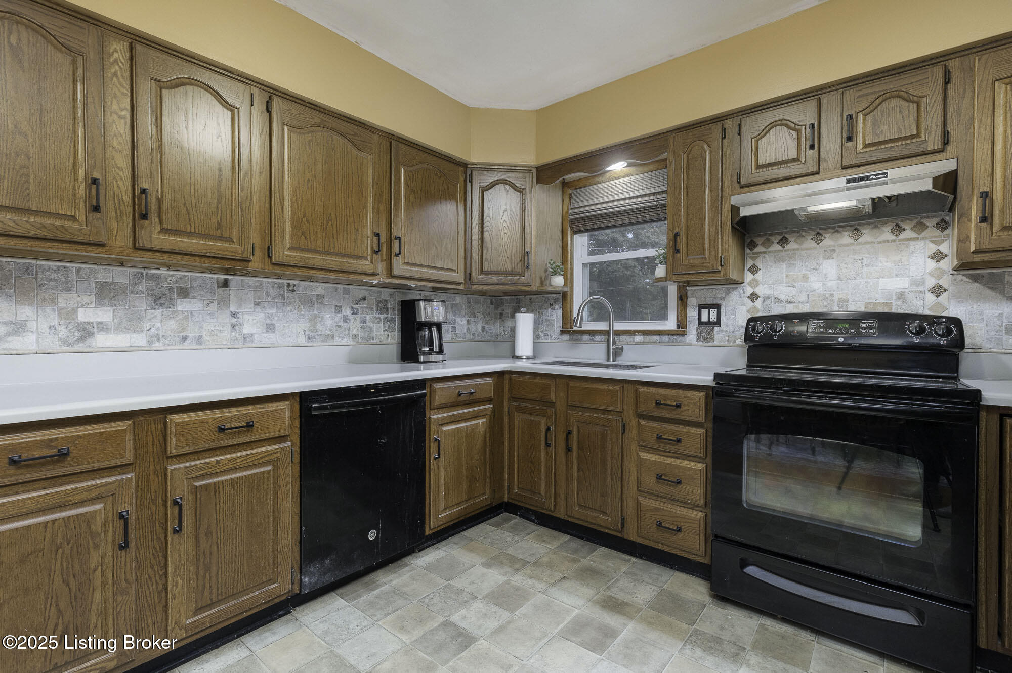 4210 Lynnbrook Dr
