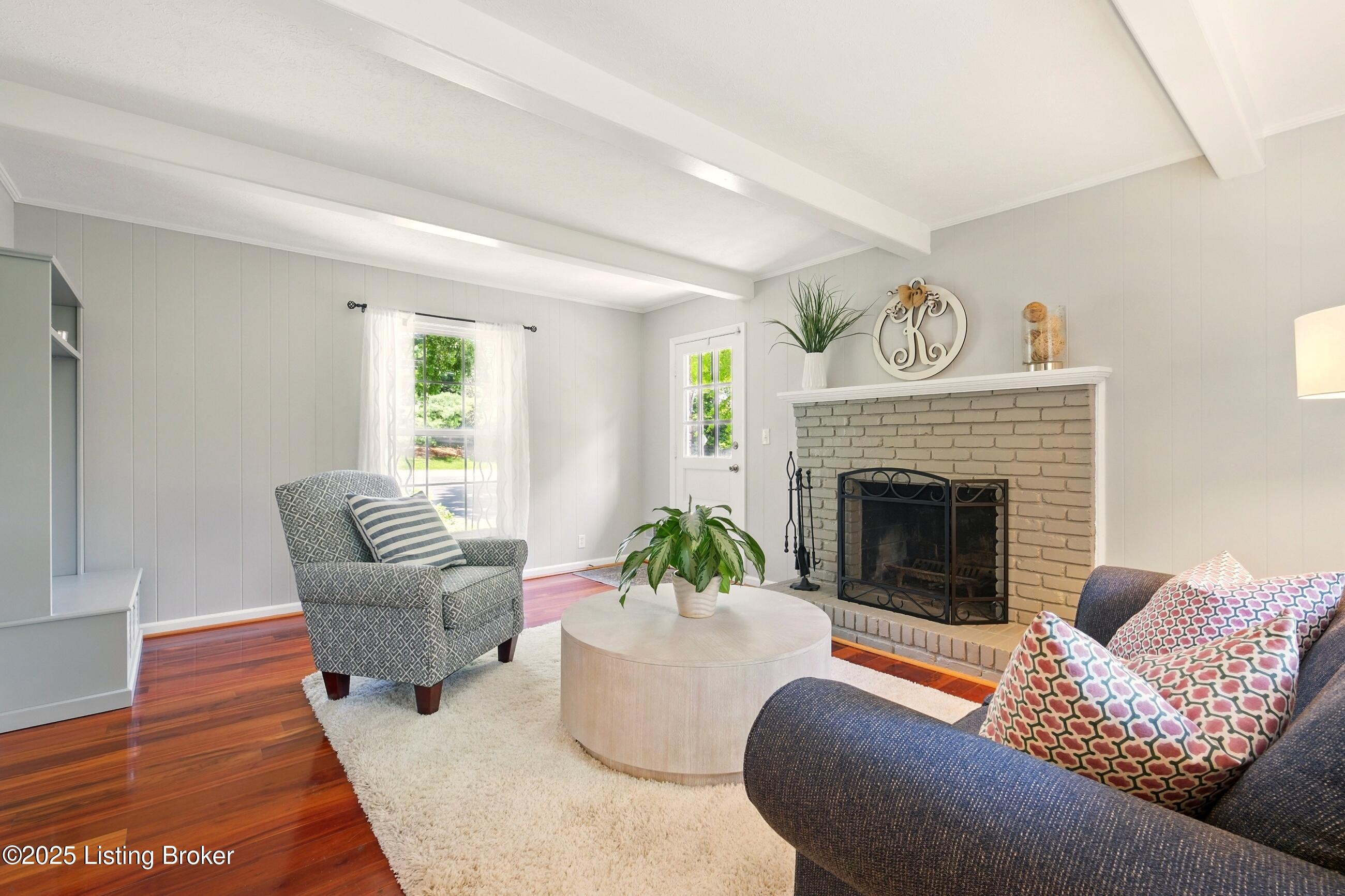 828 Dorsey Ln