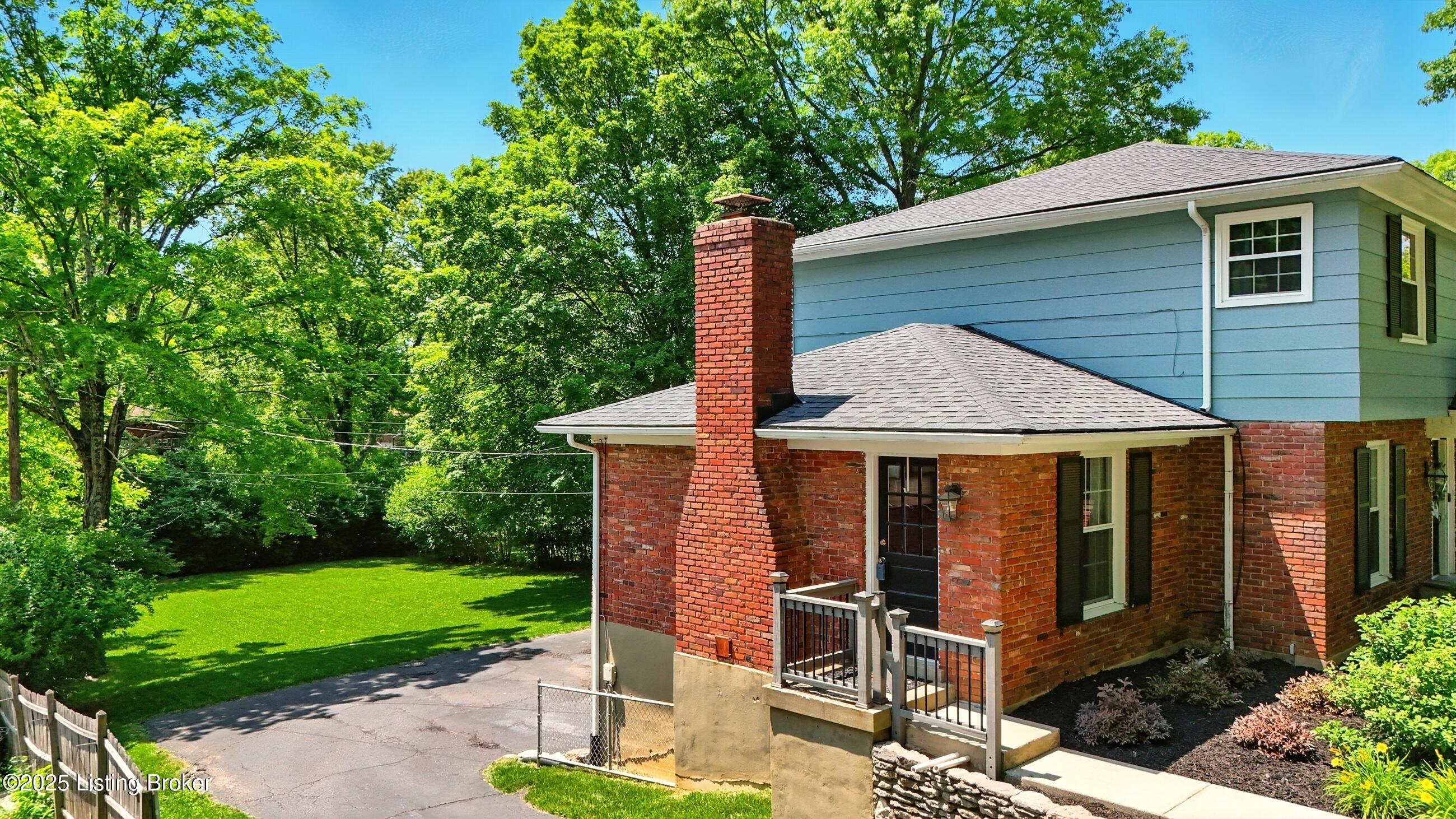 828 Dorsey Ln