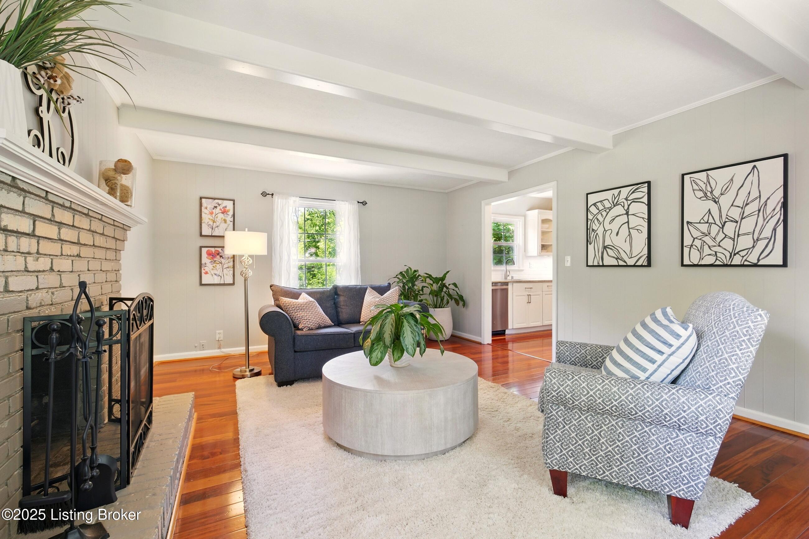 828 Dorsey Ln