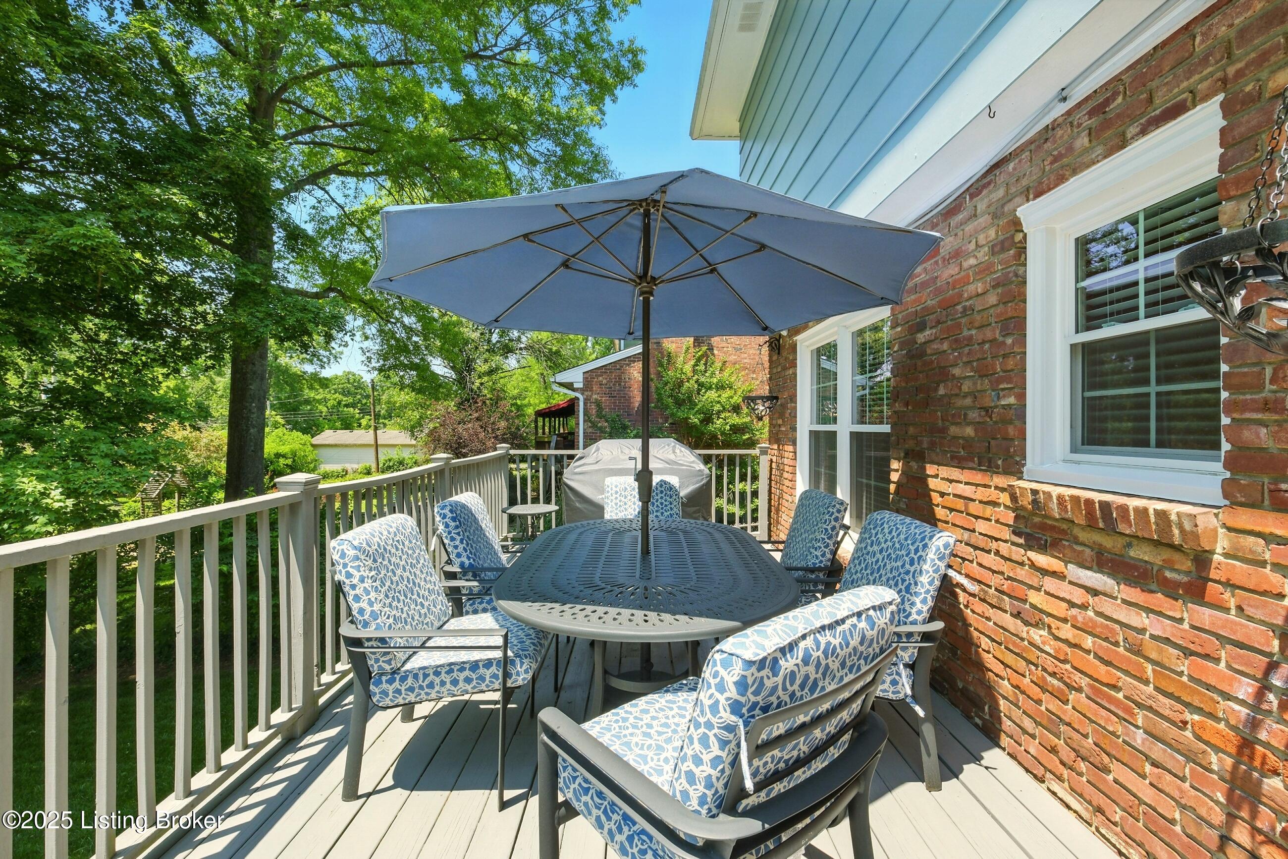 828 Dorsey Ln