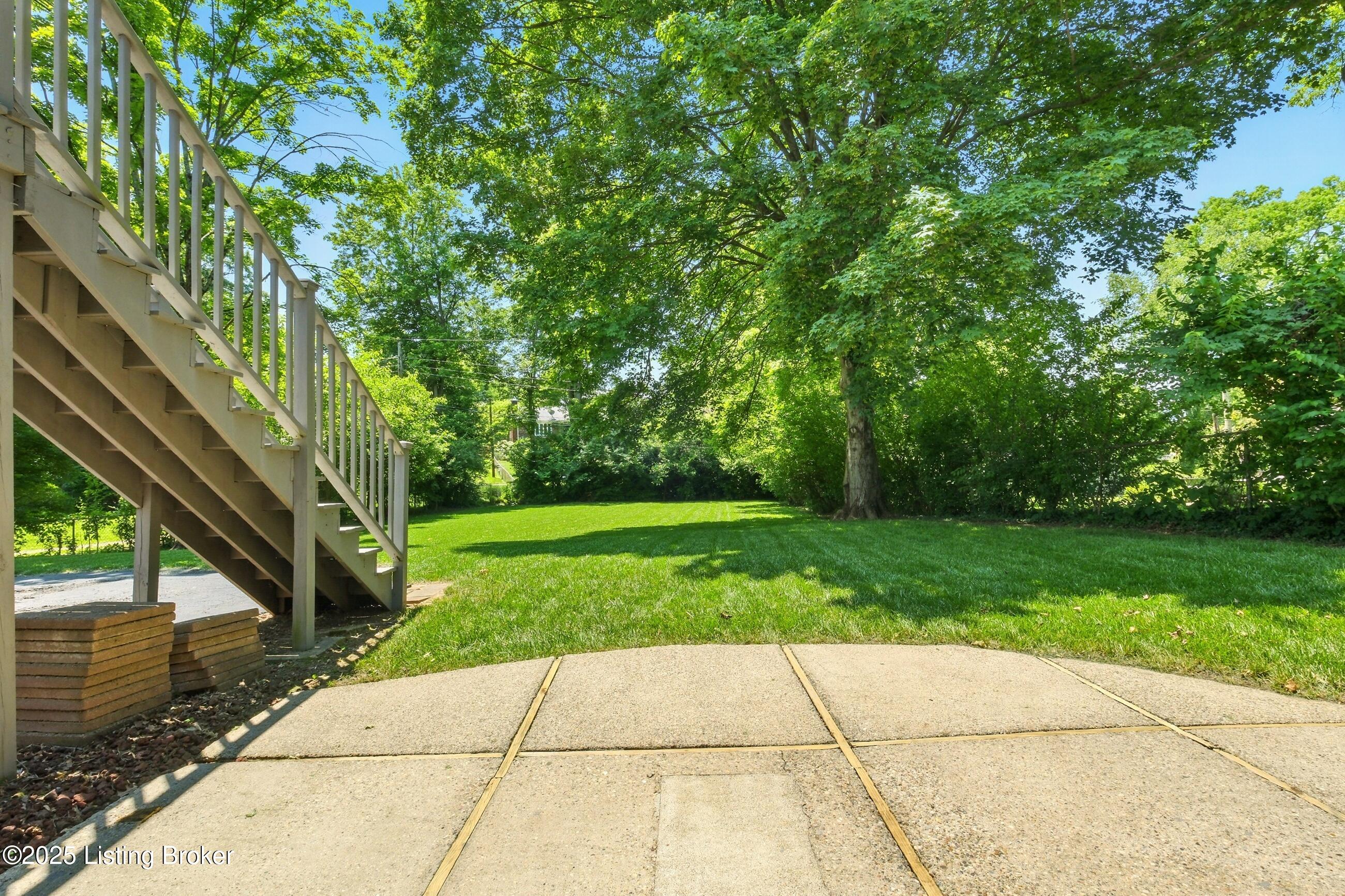 828 Dorsey Ln