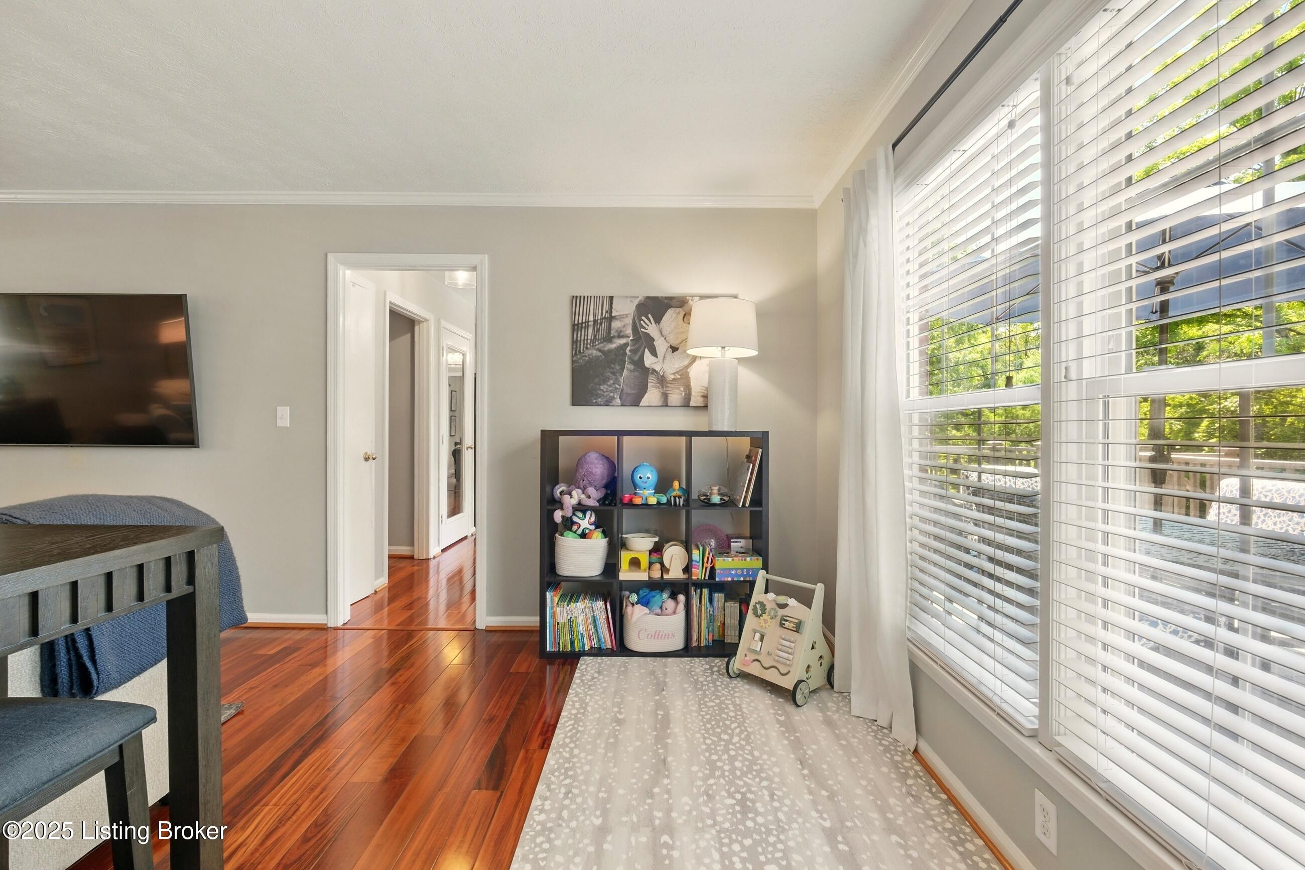 828 Dorsey Ln