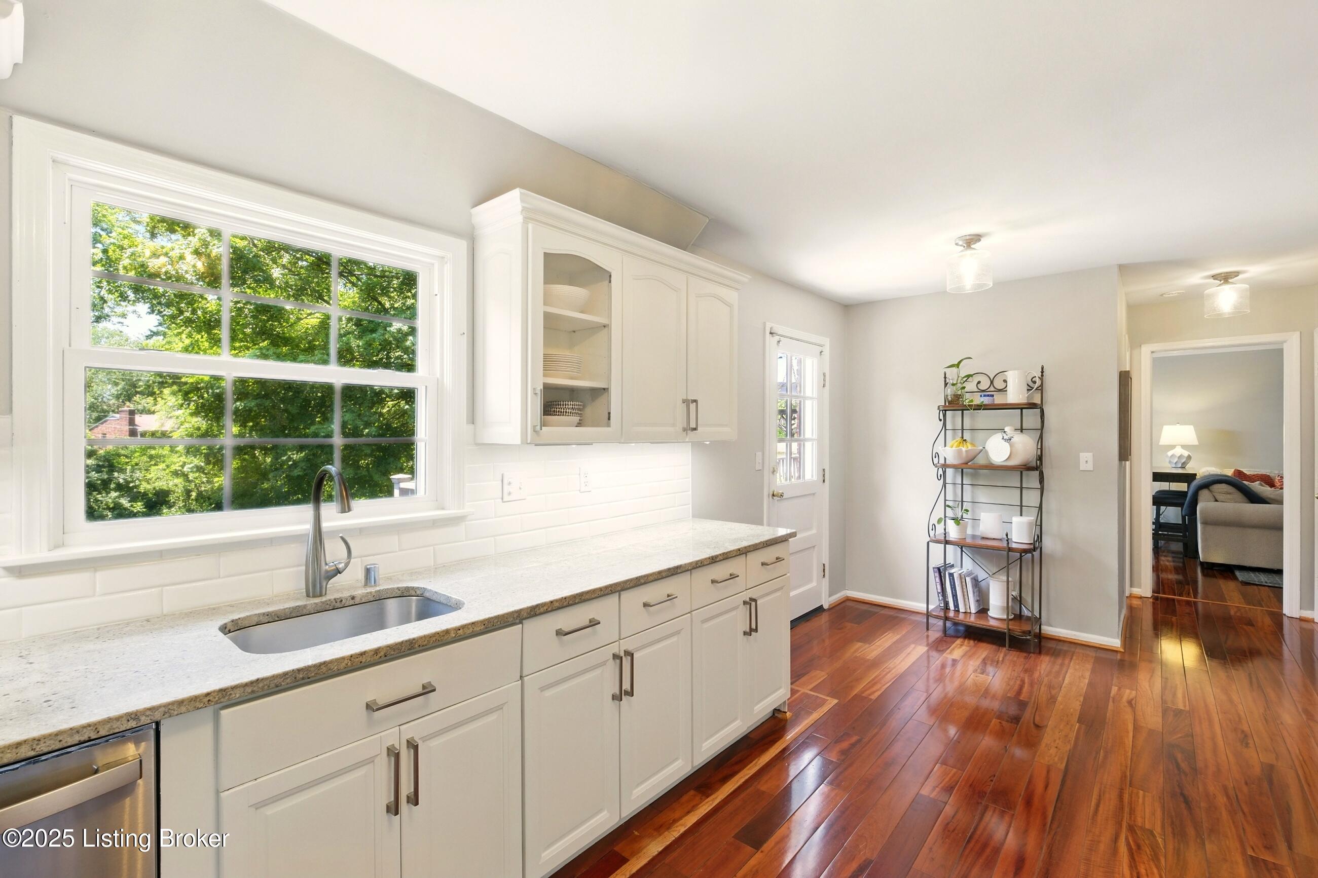 828 Dorsey Ln