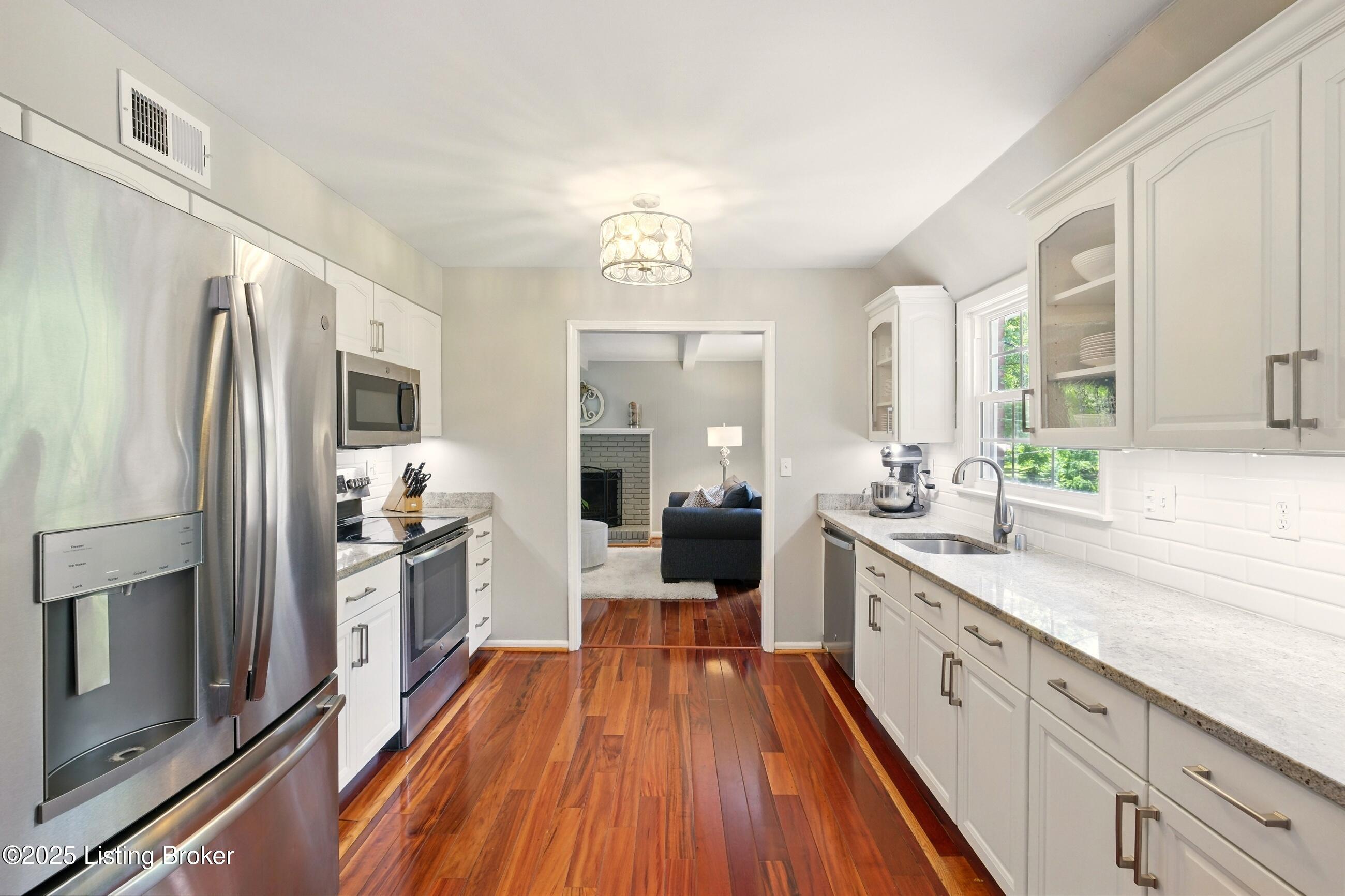 828 Dorsey Ln