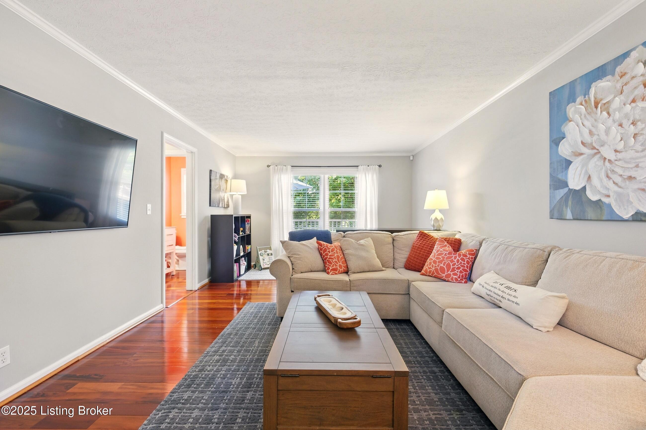 828 Dorsey Ln