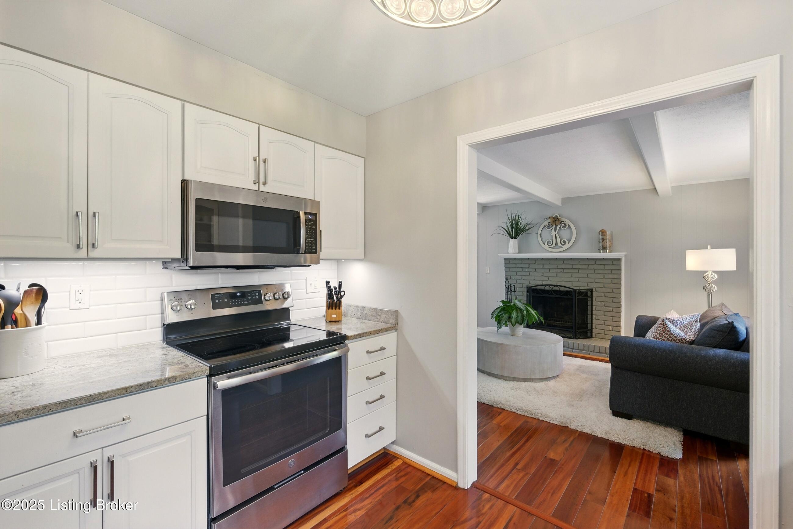 828 Dorsey Ln
