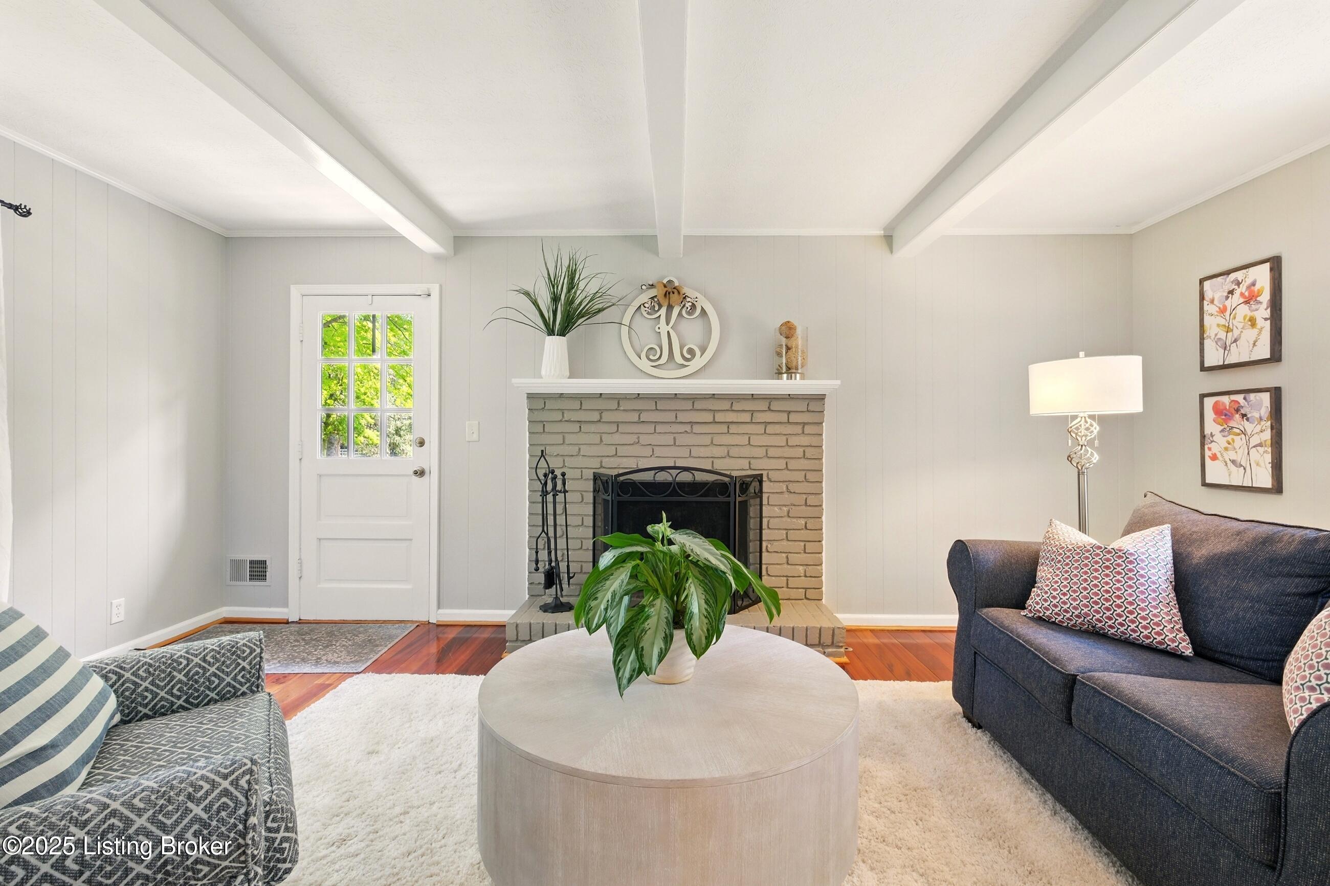 828 Dorsey Ln