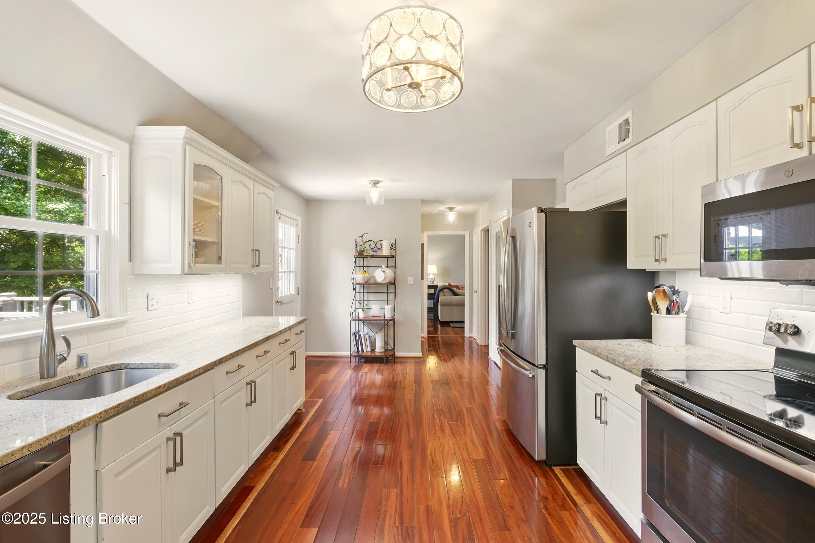 828 Dorsey Ln
