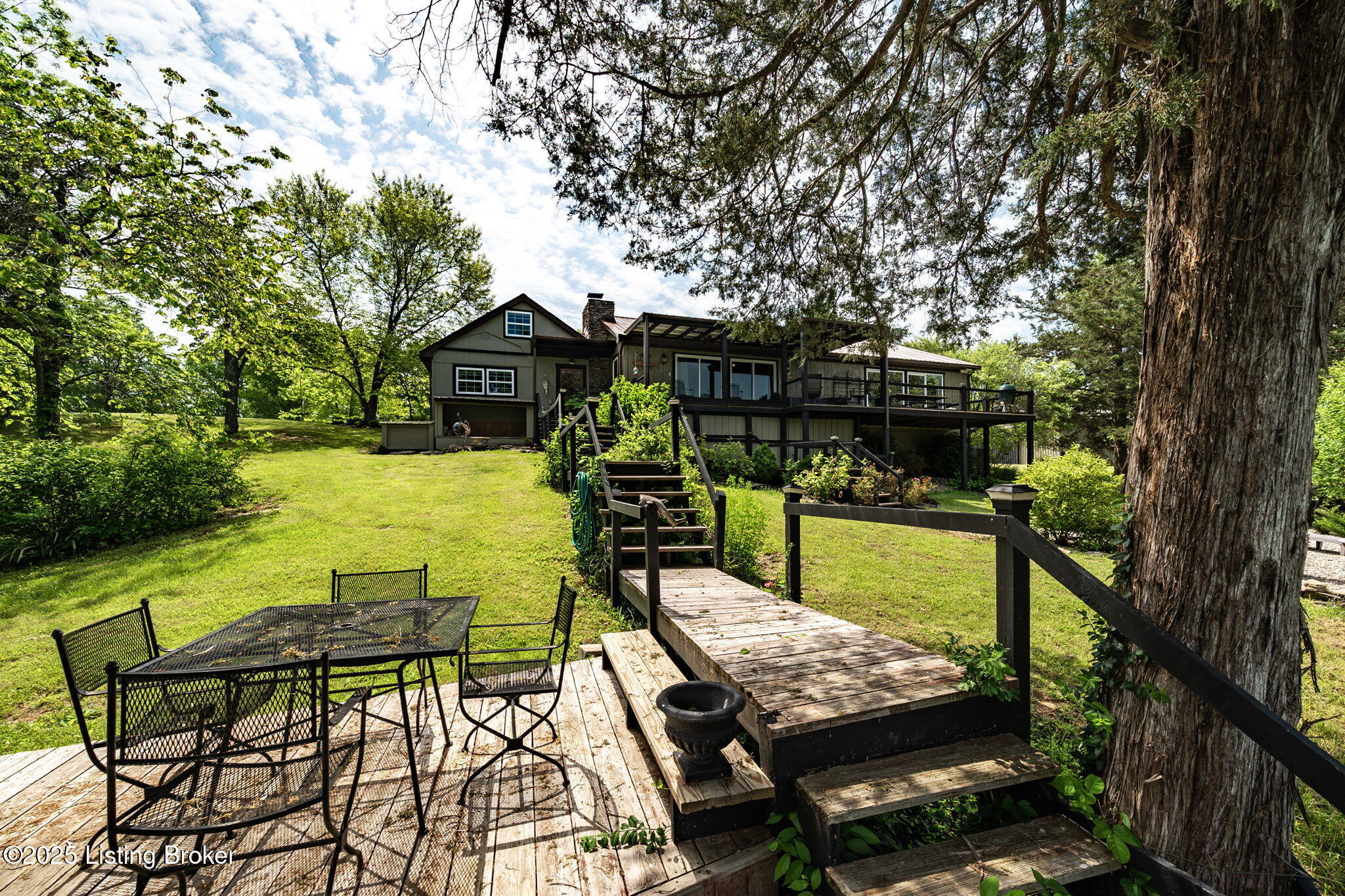 2244 Woods Pike
