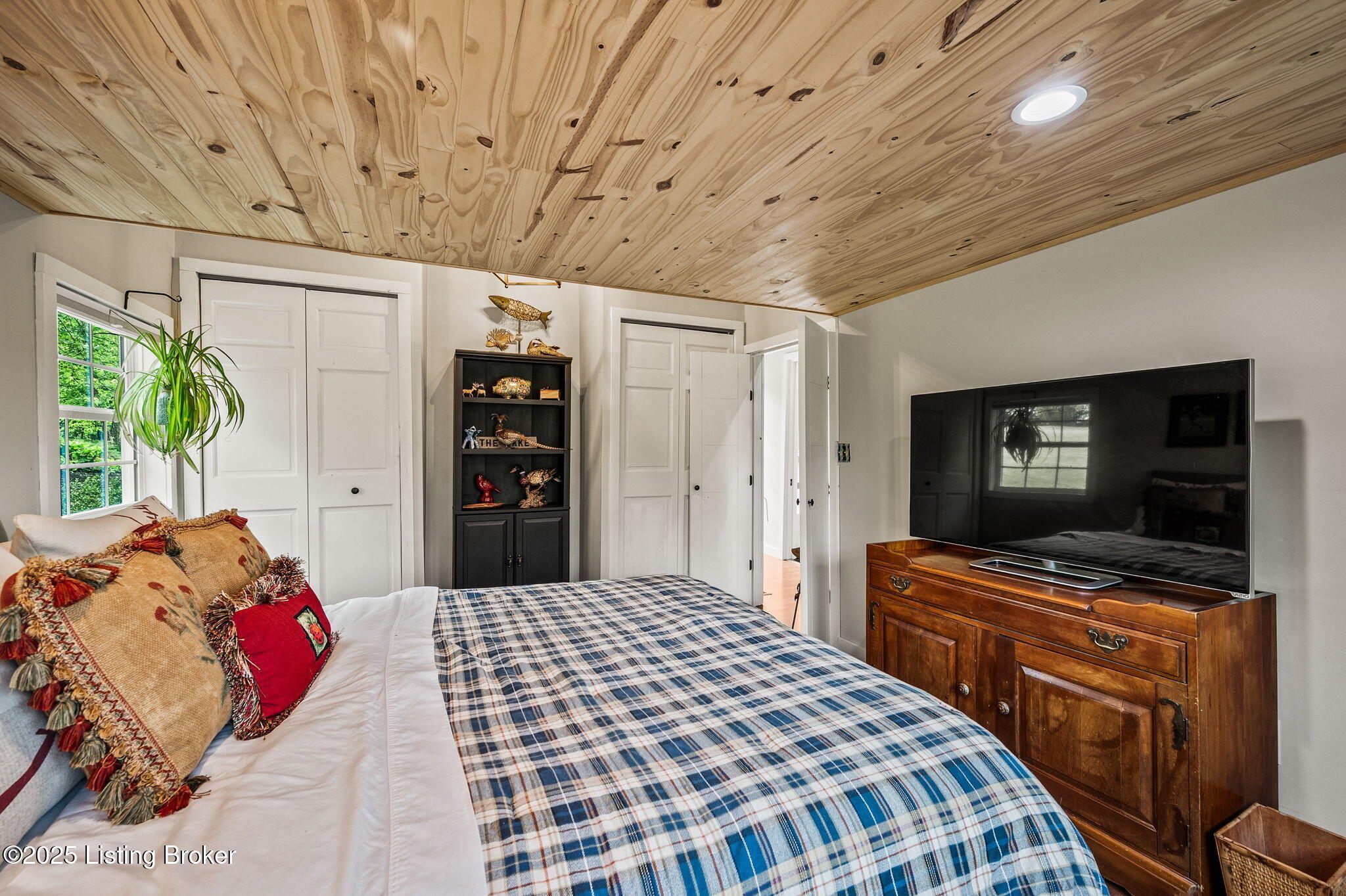 2244 Woods Pike