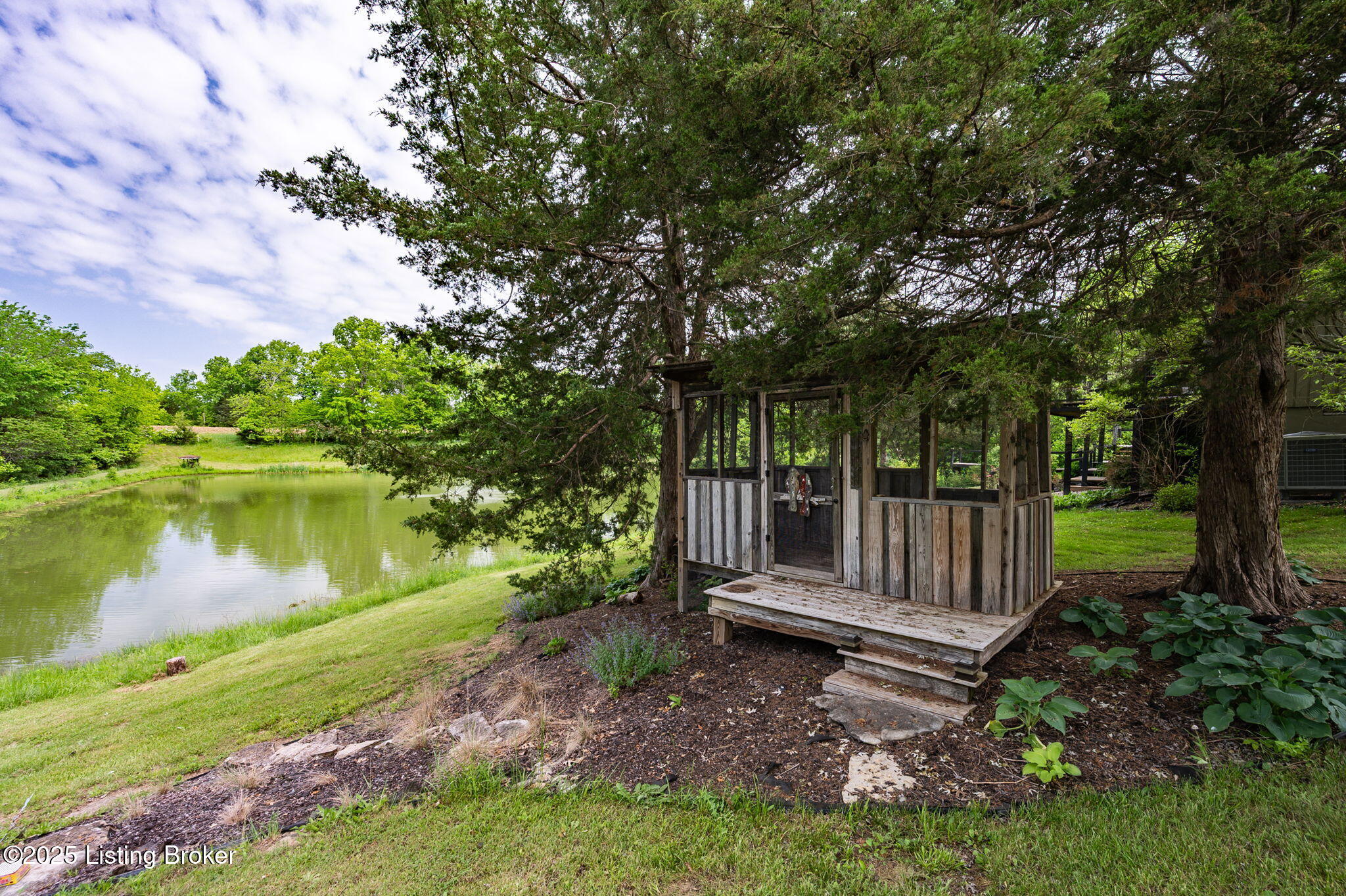 2244 Woods Pike