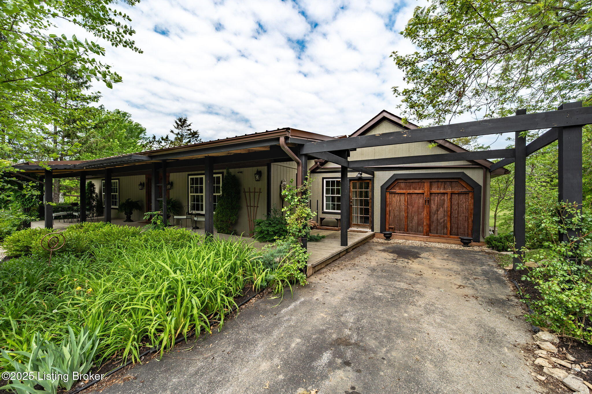 2244 Woods Pike